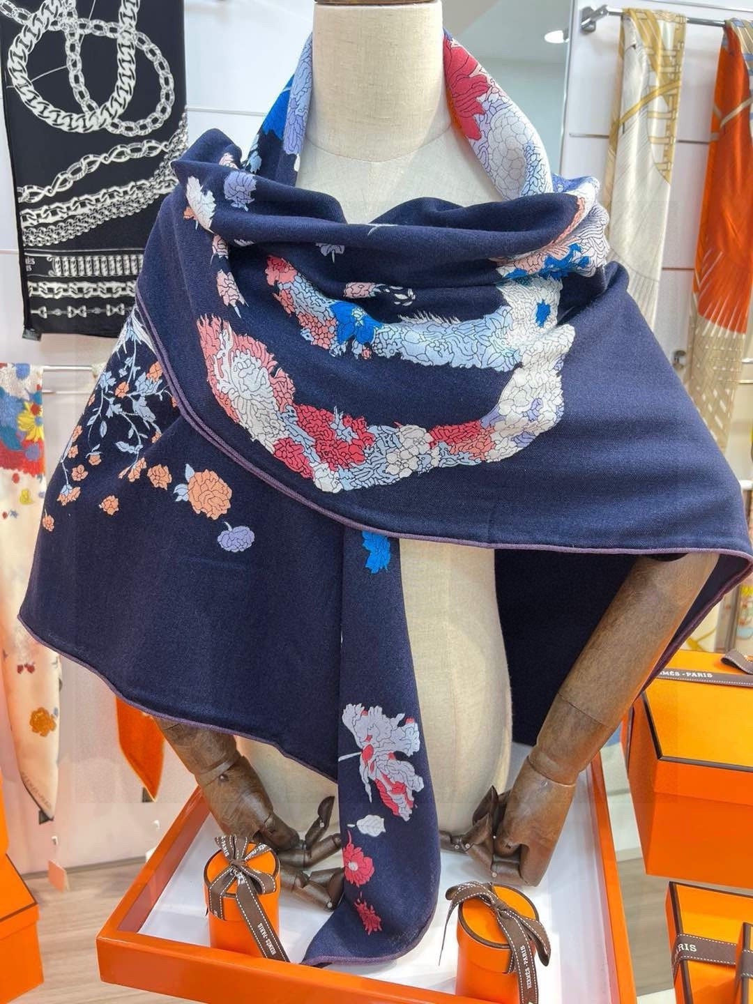 HERMES 26S SCARF 140 IN CASHMERE AND SILK 303342