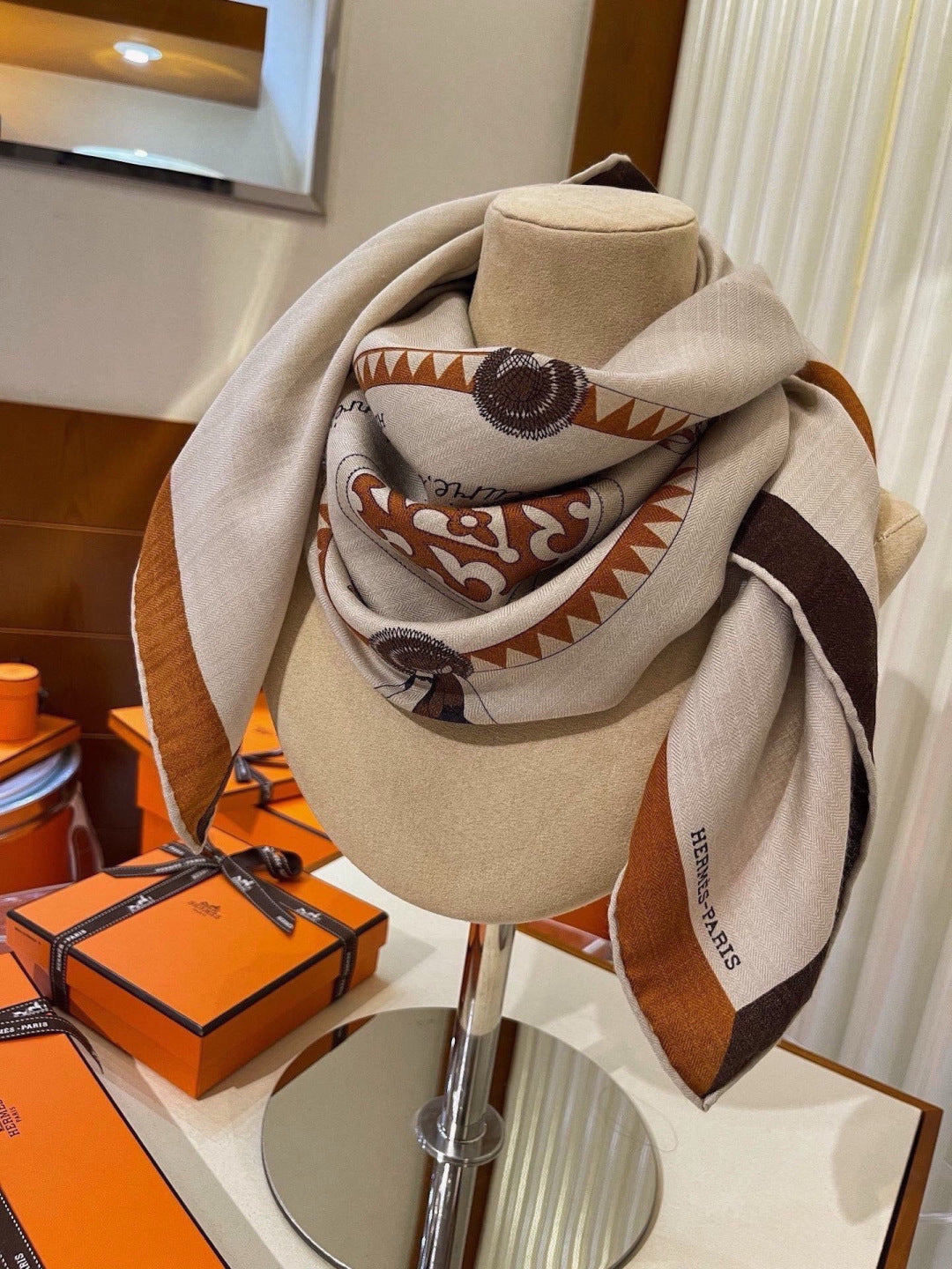 HERMES 26S SCARF 140 IN CASHMERE AND SILK 304240