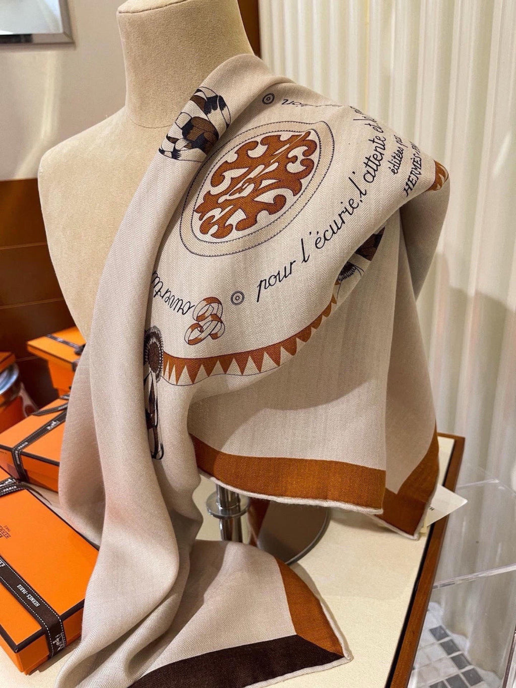 HERMES 26S SCARF 140 IN CASHMERE AND SILK 304240