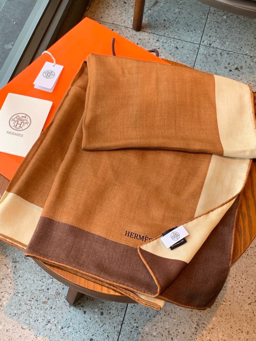 HERMES 26S SCARF 140 IN CASHMERE AND SILK 304241