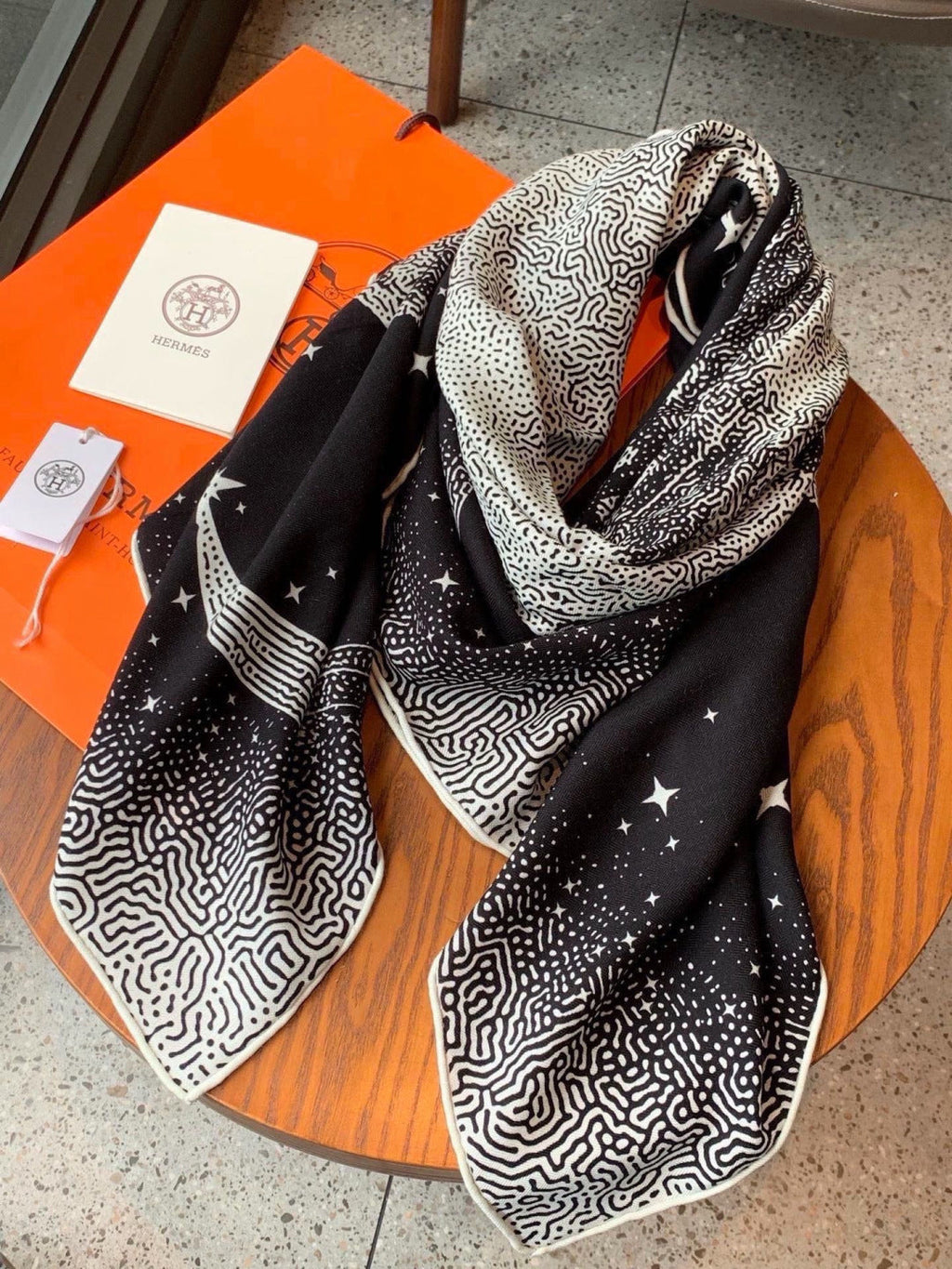 HERMES 26S SCARF 140 IN CASHMERE AND SILK 304681