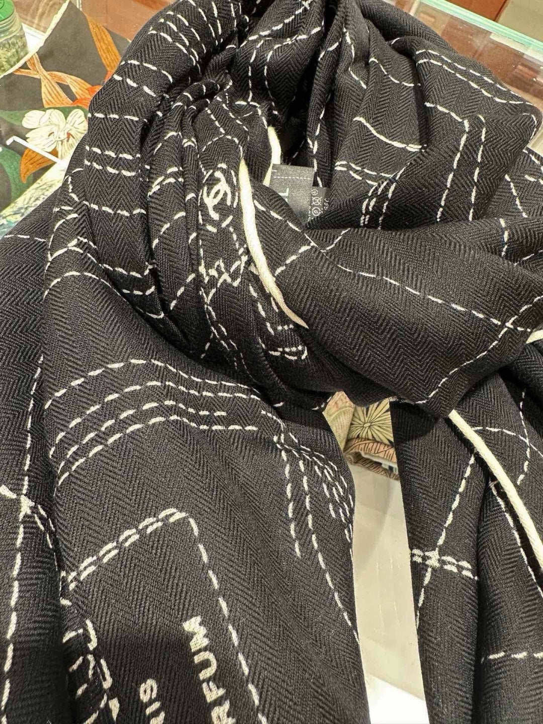 CHANEL 26S SCARF 140 IN CASHMERE AND SILK 304714