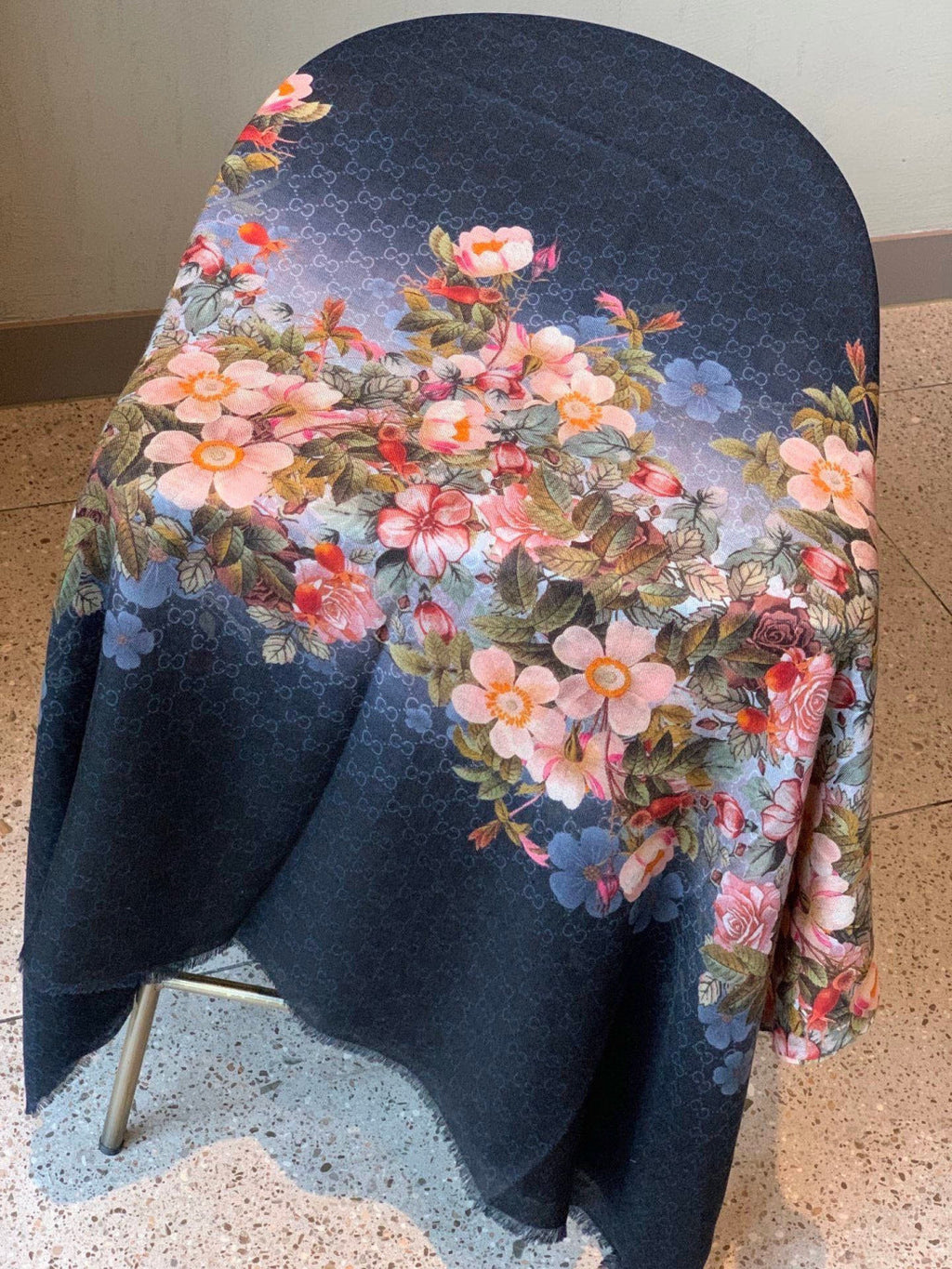 GUCCI 26S SCARF 200 IN CASHMERE AND SILK 306108