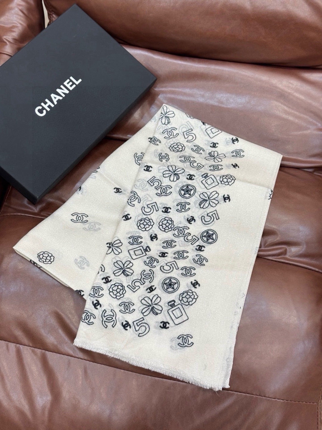 CHANEL 26S SCARF 200 IN CASHMERE AND SILK 307225