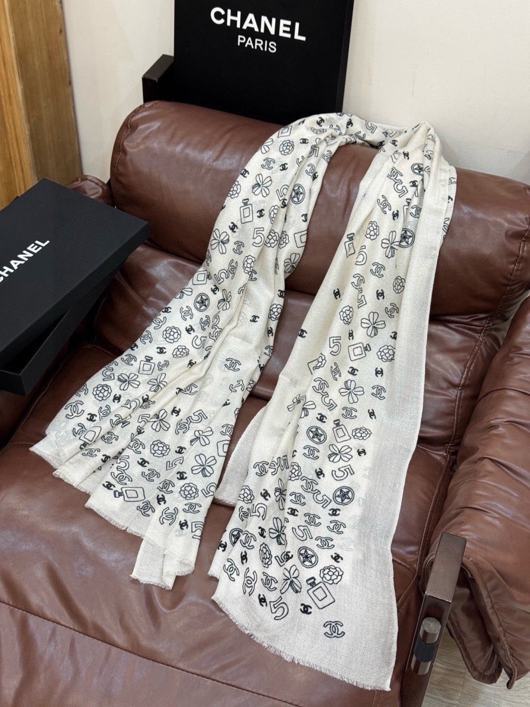 CHANEL 26S SCARF 200 IN CASHMERE AND SILK 307225