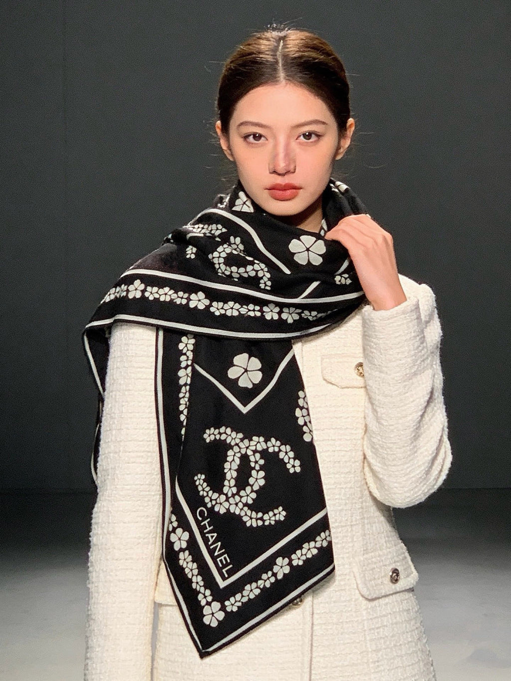 CHANEL 26S SCARF 135 IN CASHMERE AND SILK 309371