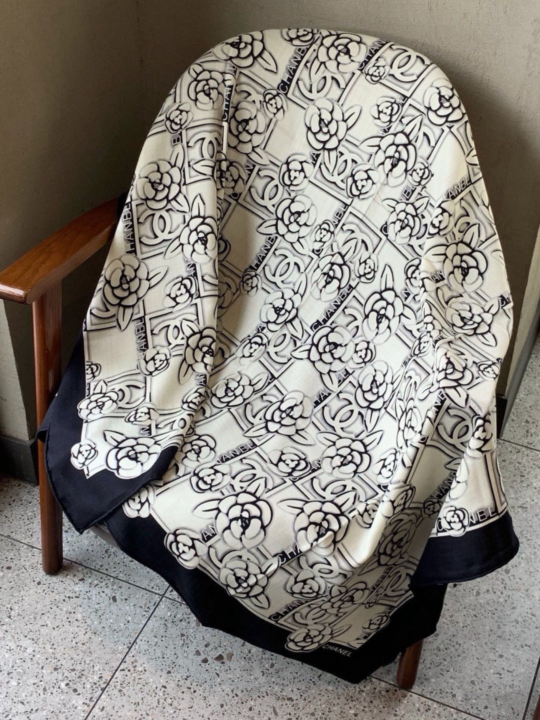 CHANEL 26S SCARF 140 IN CASHMERE AND SILK 309374
