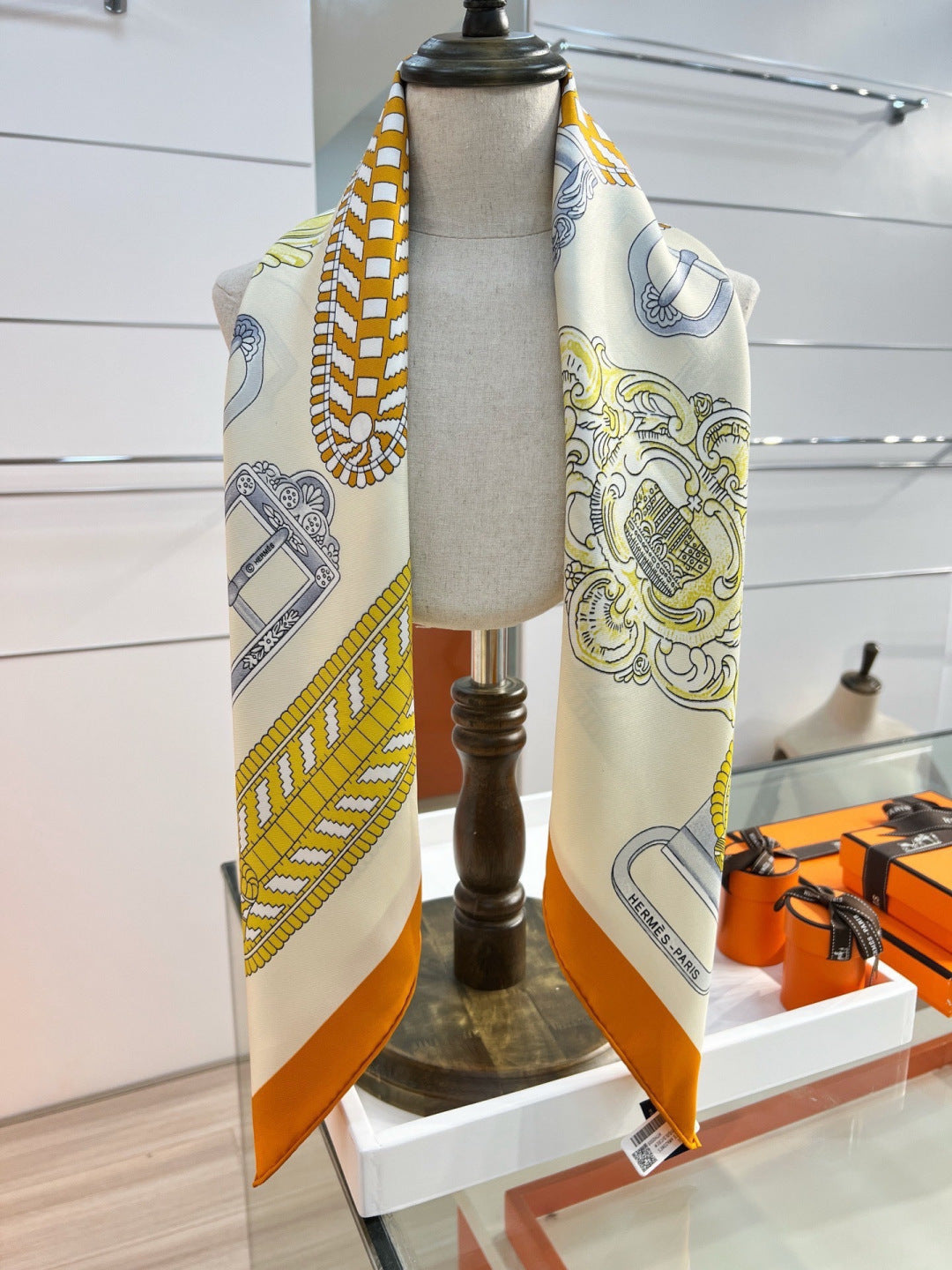 HERMES 26S PRINTED SQUARE SCARF 88 IN SILK 309938