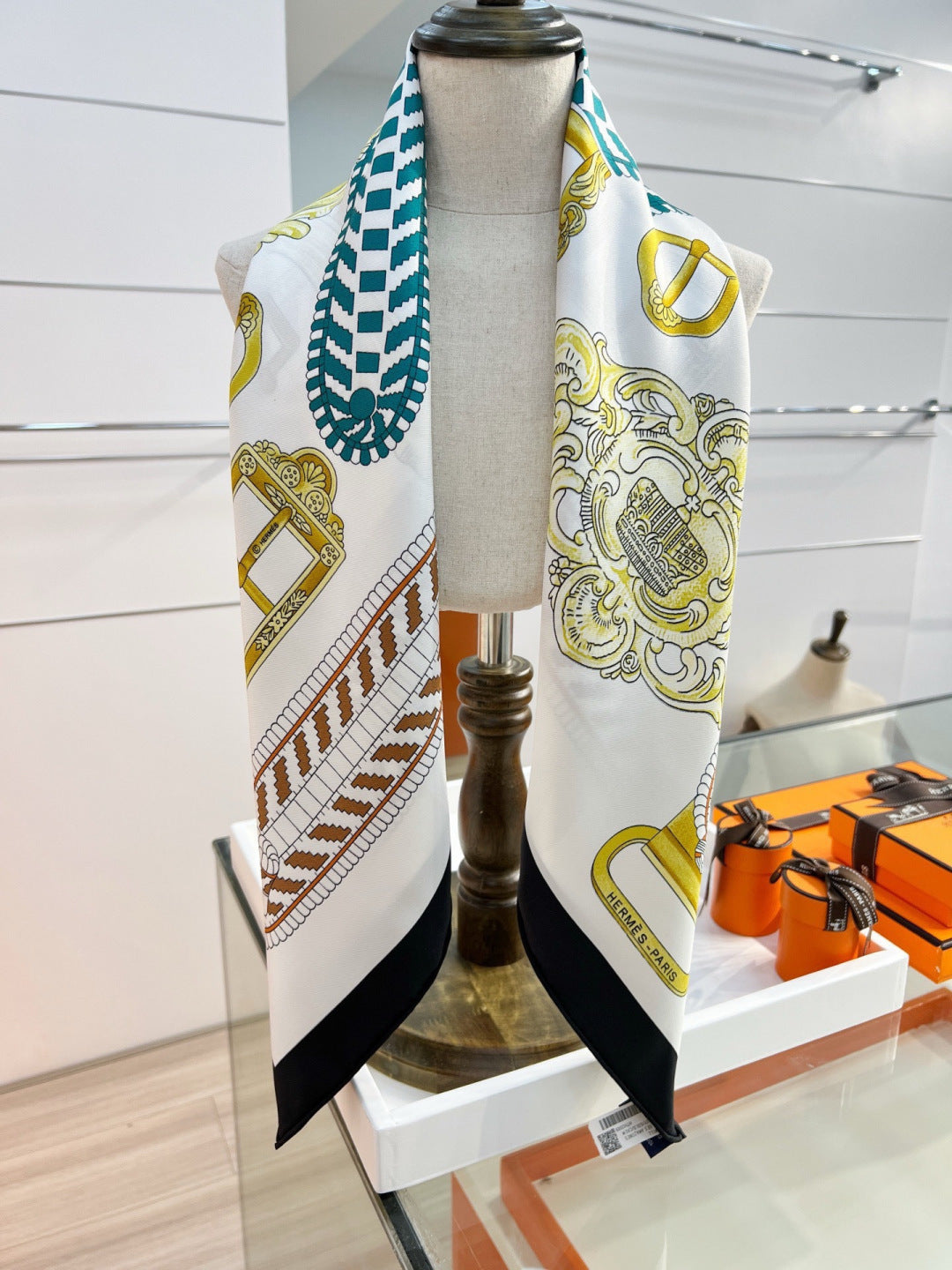 HERMES 26S PRINTED SQUARE SCARF 88 IN SILK 309939