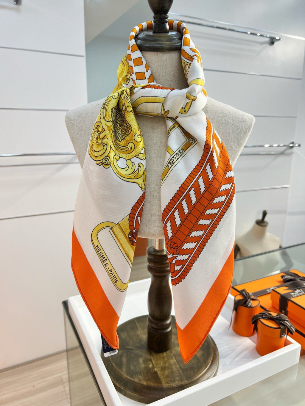 HERMES 26S PRINTED SQUARE SCARF 88 IN SILK 309940
