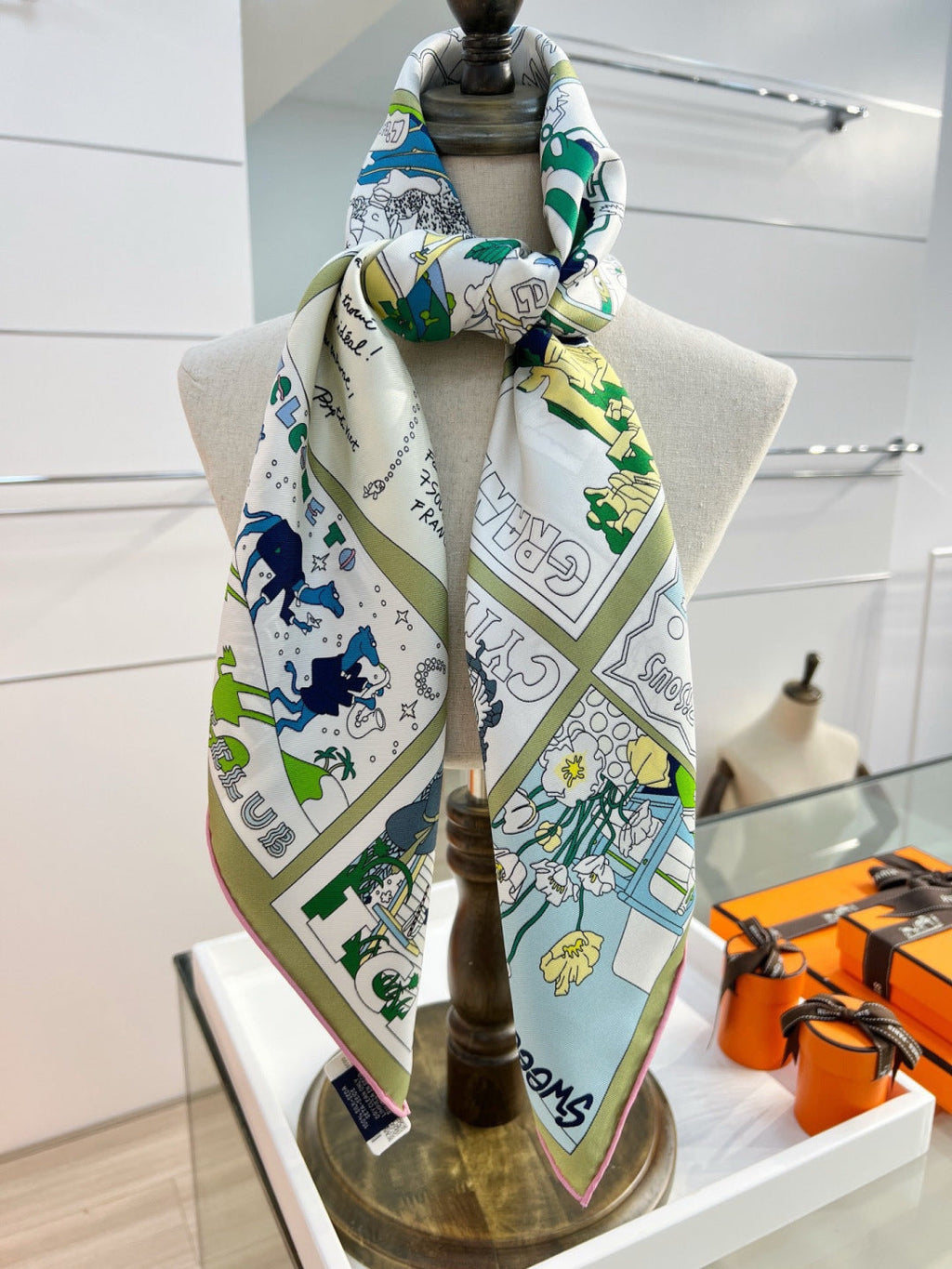 HERMES 26S PRINTED SQUARE SCARF 88 IN SILK 309944