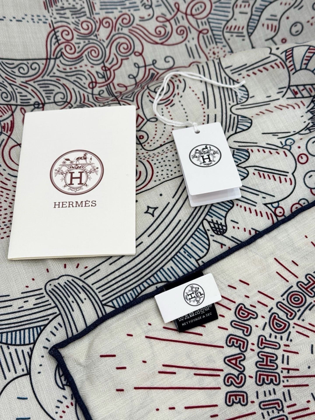 HERMES 26S PRINTED SQUARE SCARF 135 IN SILK 311976