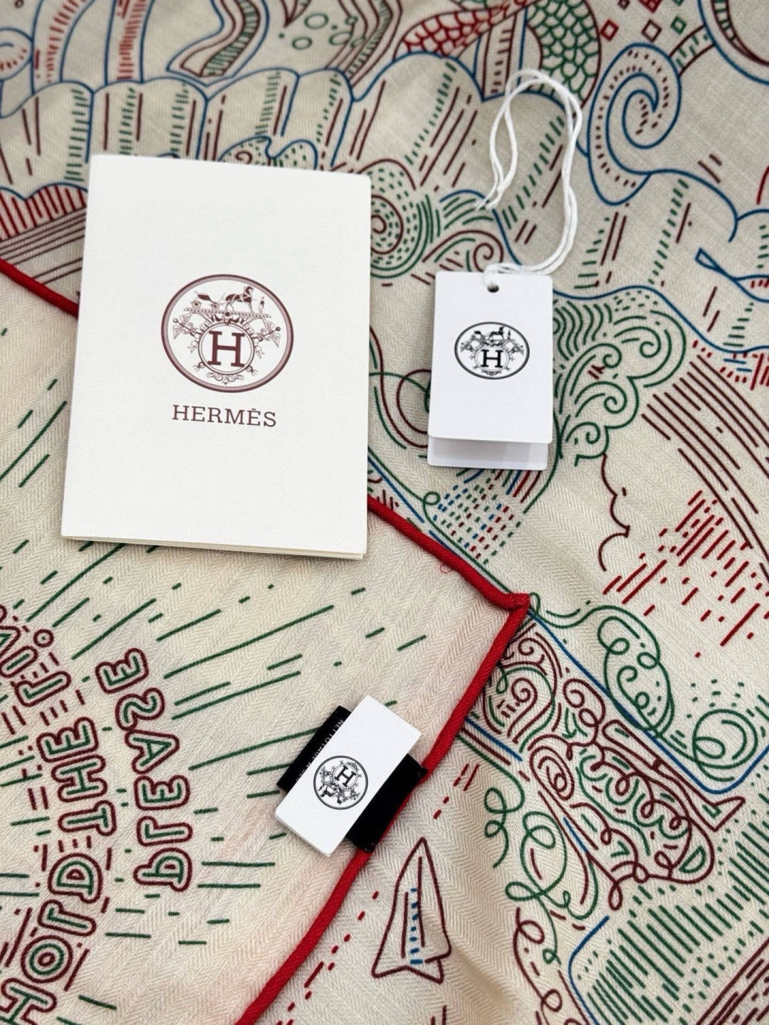HERMES 26S PRINTED SQUARE  SCARF 135 IN SILK 311977