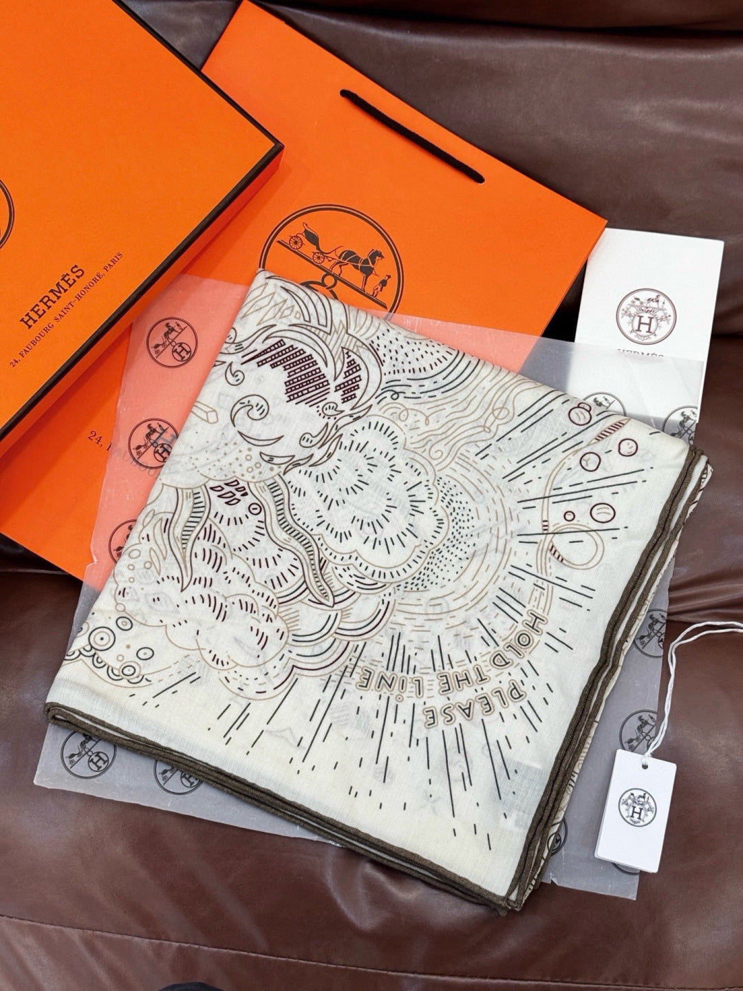 HERMES 26S PRINTED SQUARE SCARF 135 IN SILK 311978