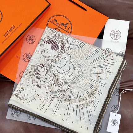 HERMES 26S PRINTED SQUARE SCARF 135 IN SILK 311978