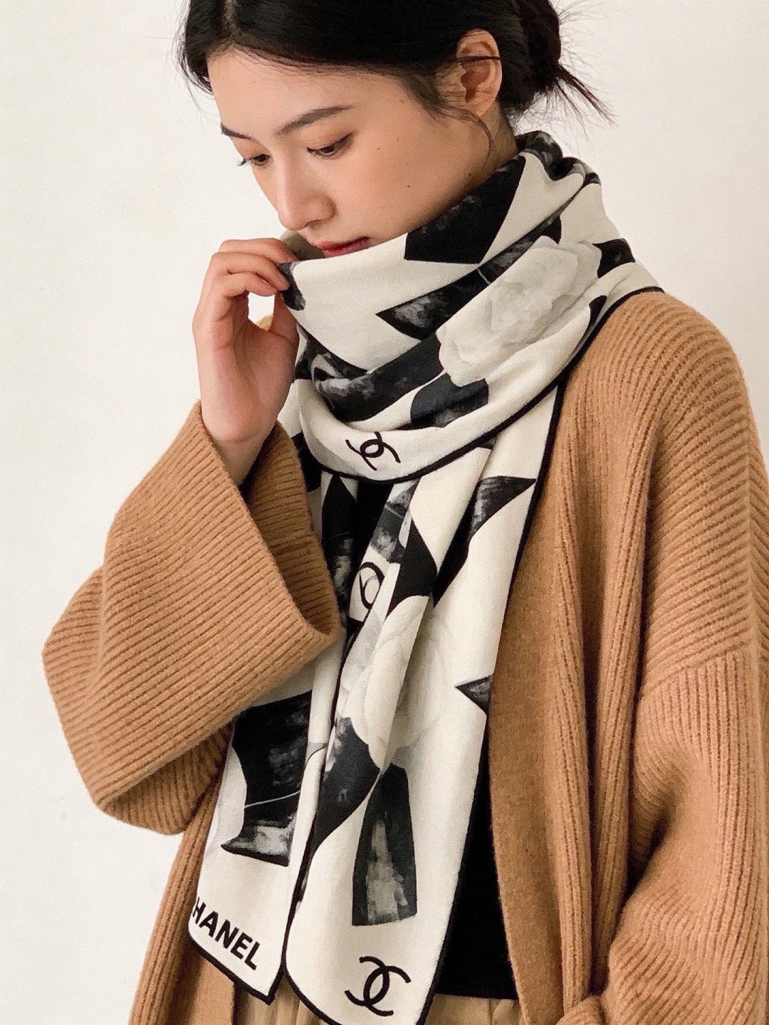 CHANEL 26S SCARF 140 IN SILK 311981
