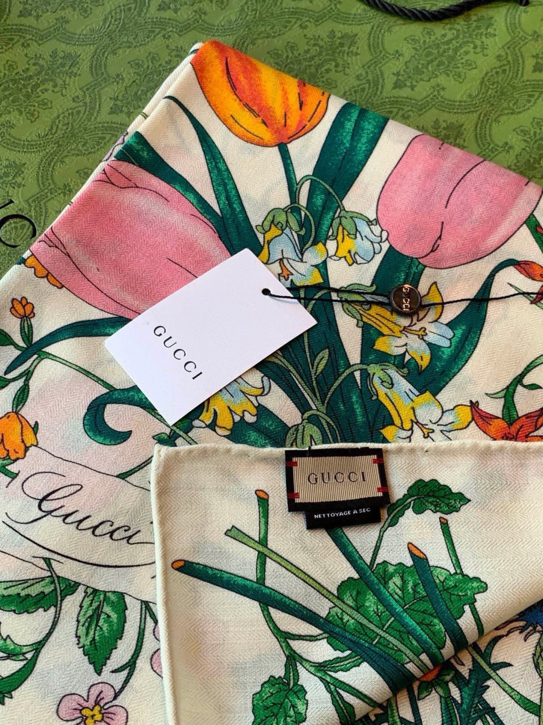 GUCCI 26S SCARF 140 IN CASHMERE AND SILK 311983