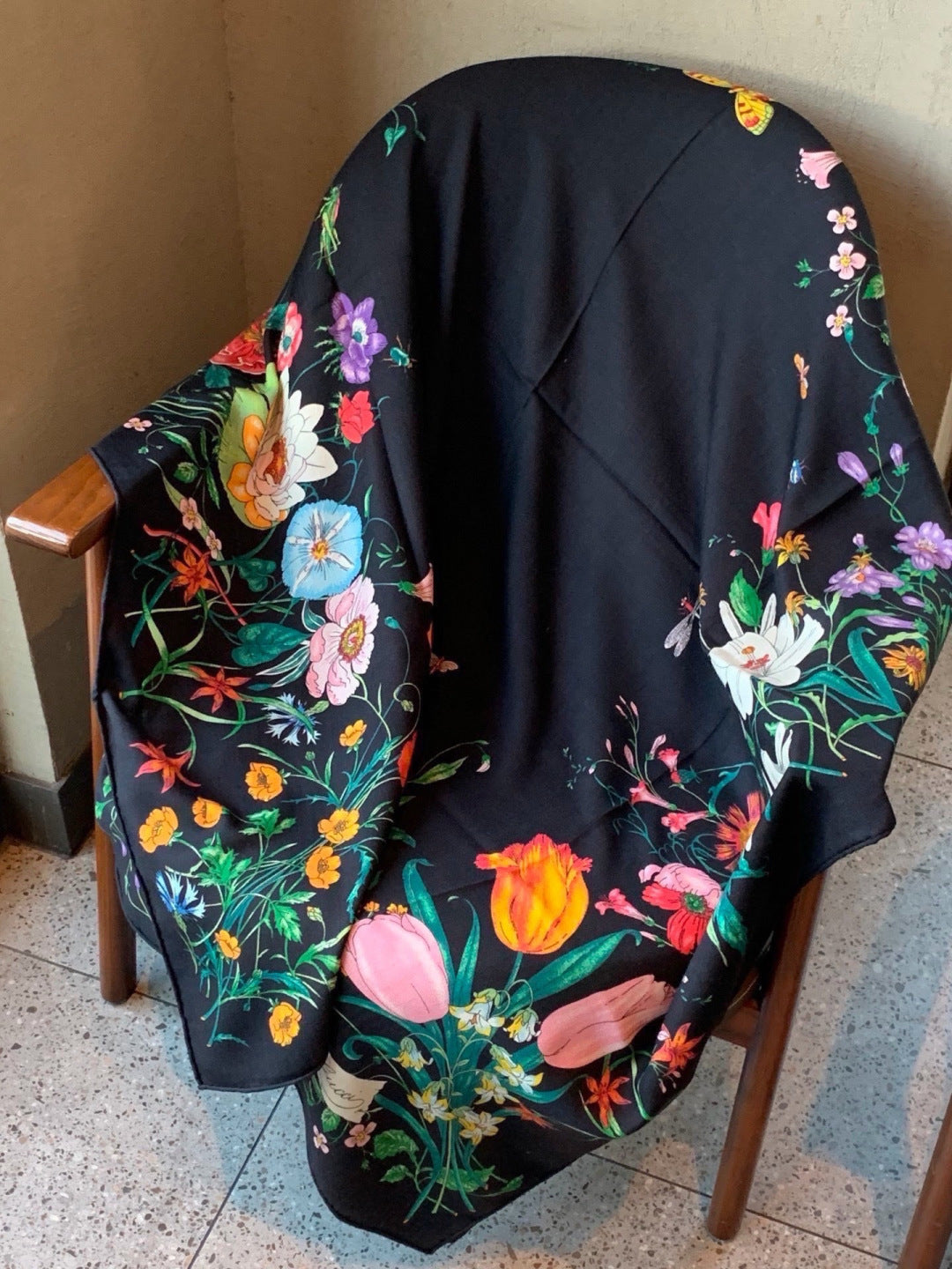 GUCCI 26S SCARF 140 IN CASHMERE AND SILK 311984