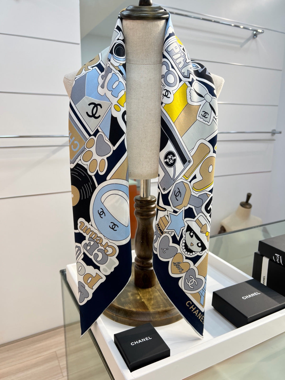 CHANEL 26S SCARF 90 IN SILK 313365