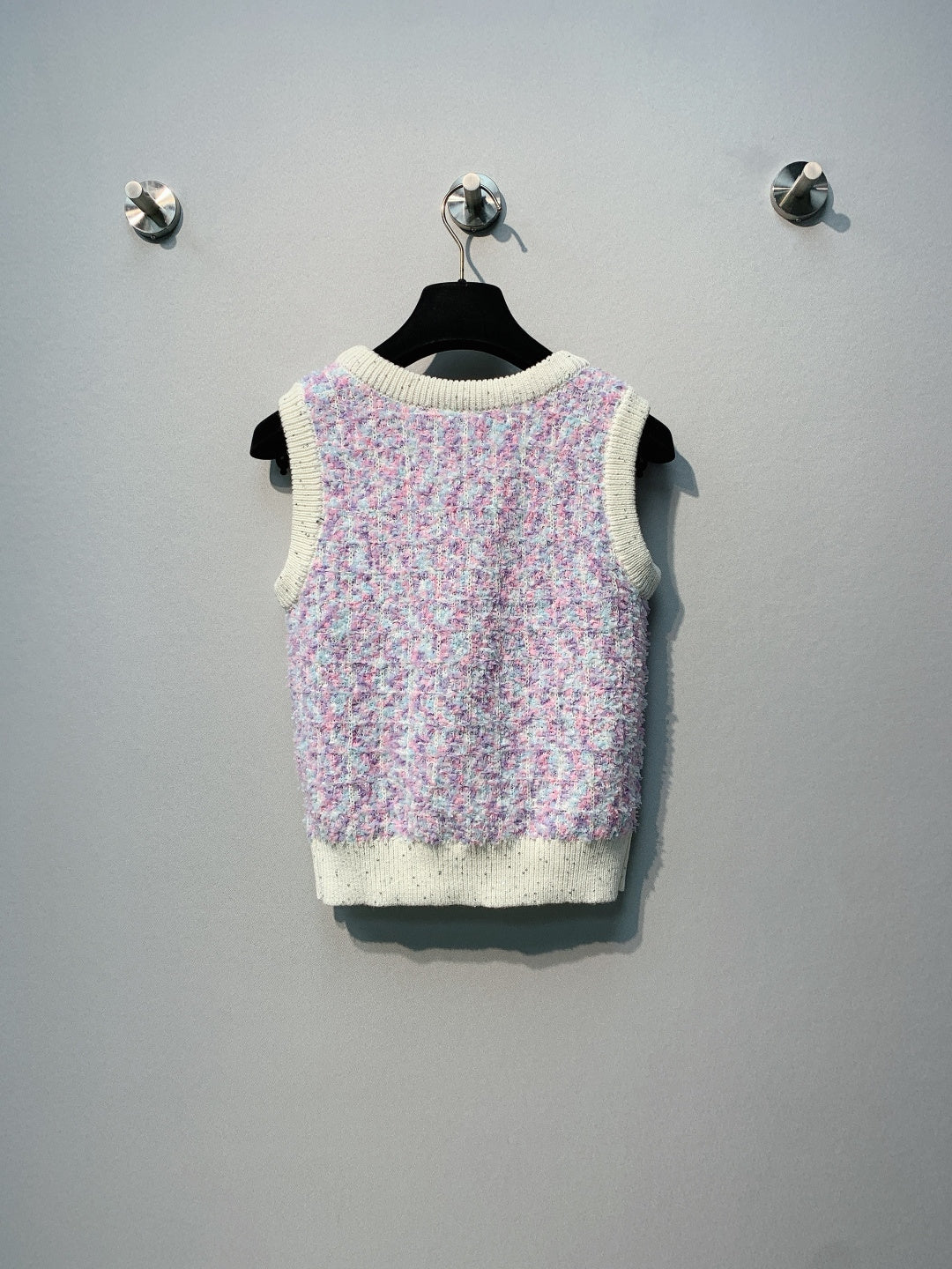 CHANEL 26S SLEEVELESS SWEATER 828