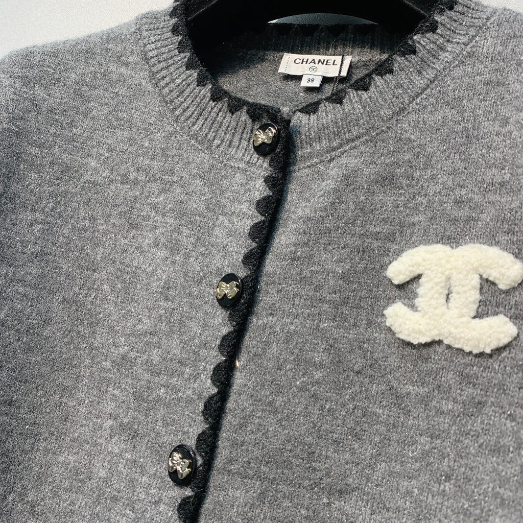 CHANEL 26S CREW NECK CARDIGAN 830