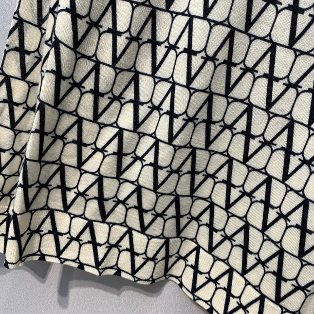 VALENTINO 26S LONG-SLEEVE CREW NECK KNIT TOP 325