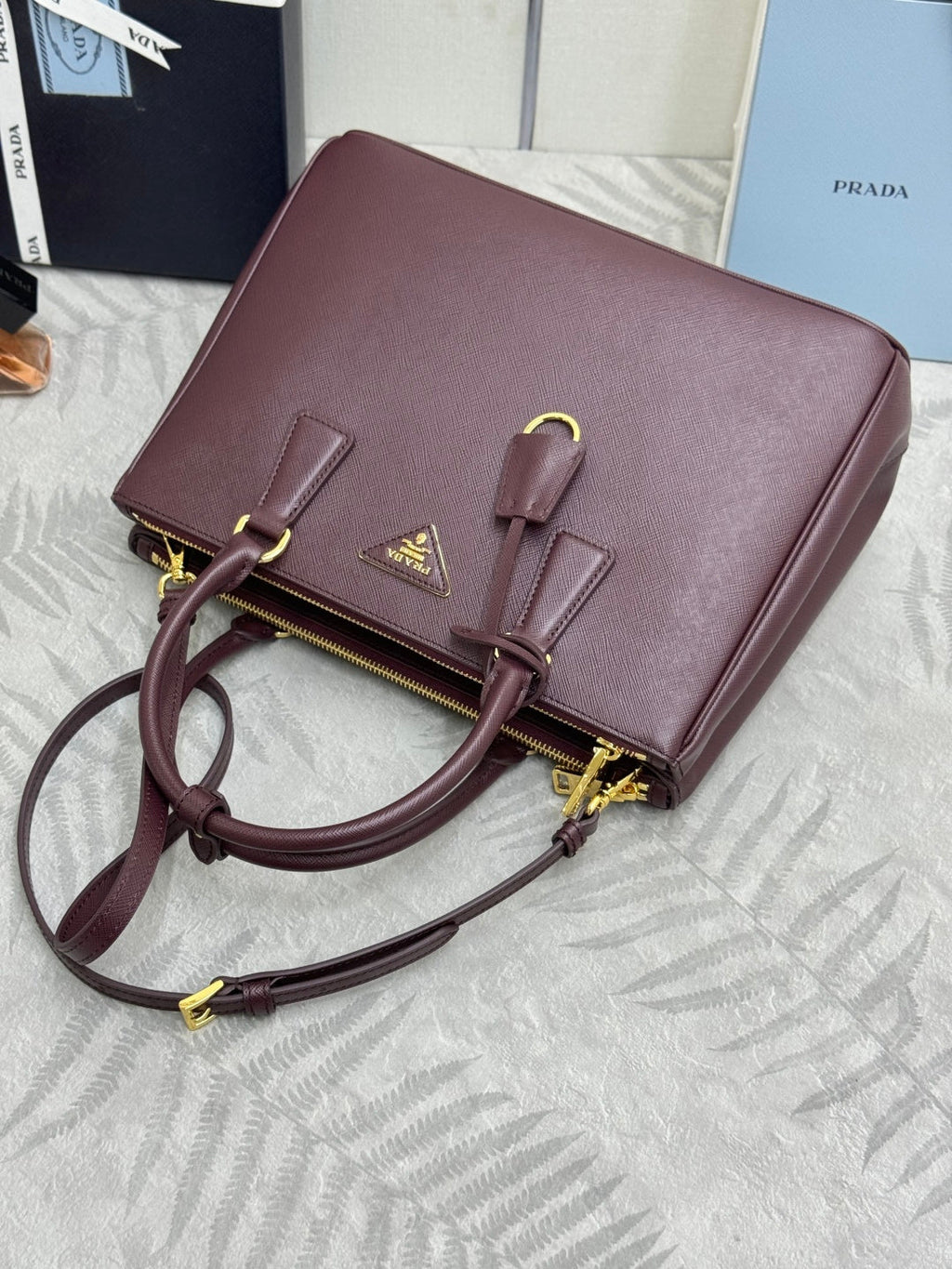 PRADA 26S GALLERIA 32 BAG IN BURGUNDY SAFFIANO