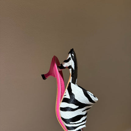 JACQUEMUS 26S DOUBLE-PLATFORM HEEL SANDALS 100 MM IN BLACK & WHITE PONY HAIR
