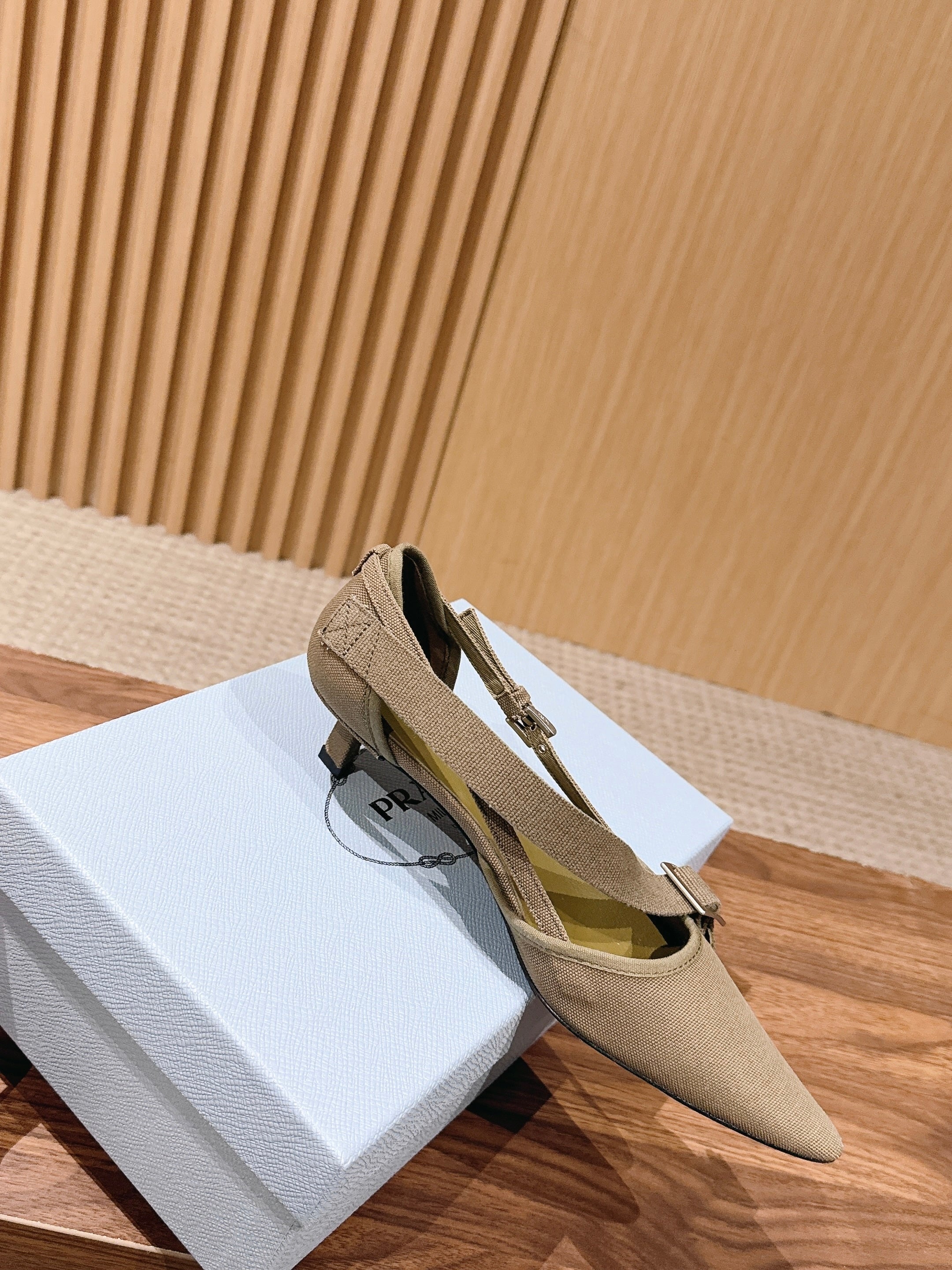 PRADA 26S SLINGBACK KITTEN HEELS 45MM IN LIGHT BROWN FABRIC STRAP BUCKLE
