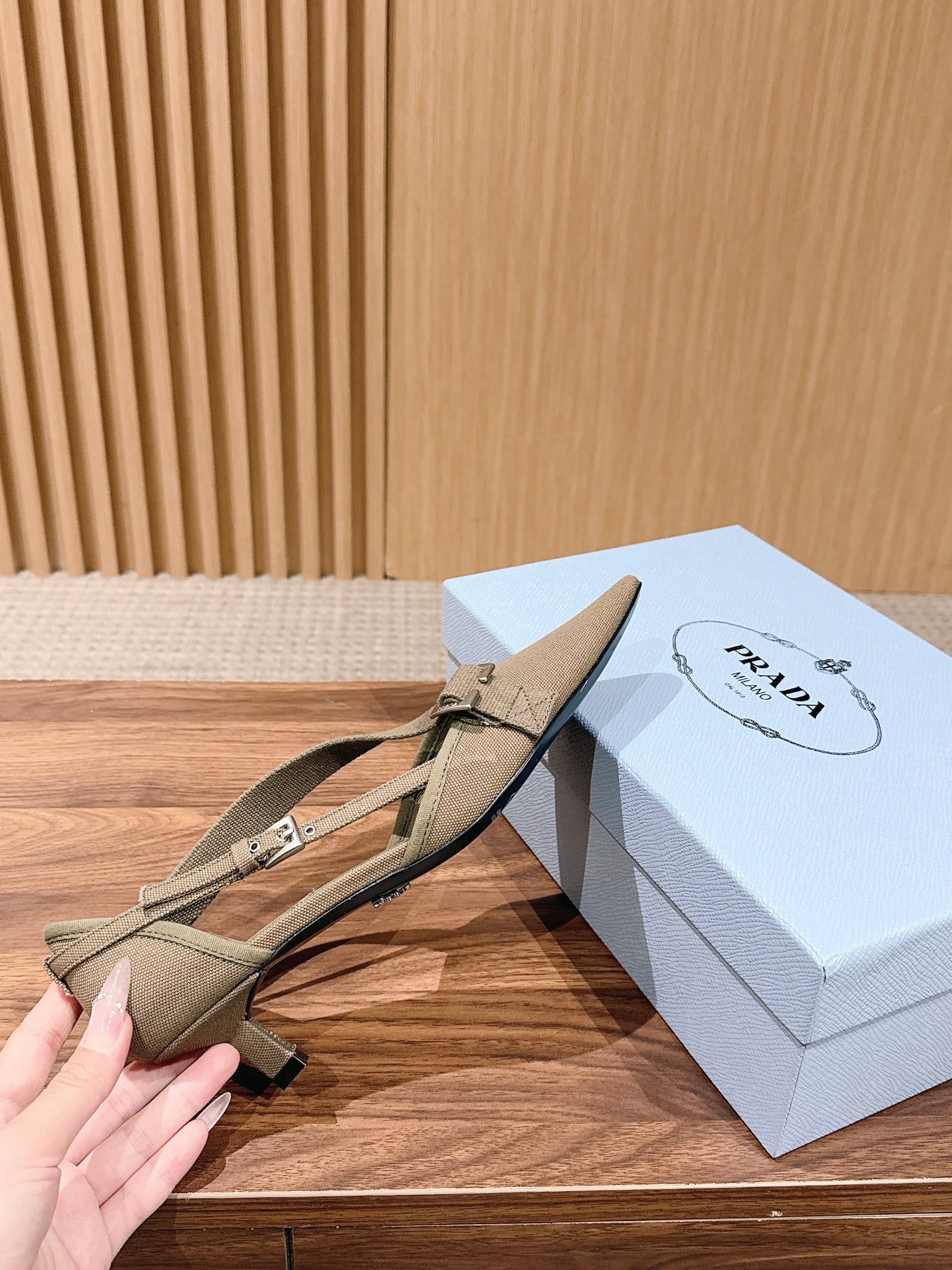PRADA 26S SLINGBACK KITTEN HEELS 45MM IN LIGHT BROWN FABRIC STRAP BUCKLE