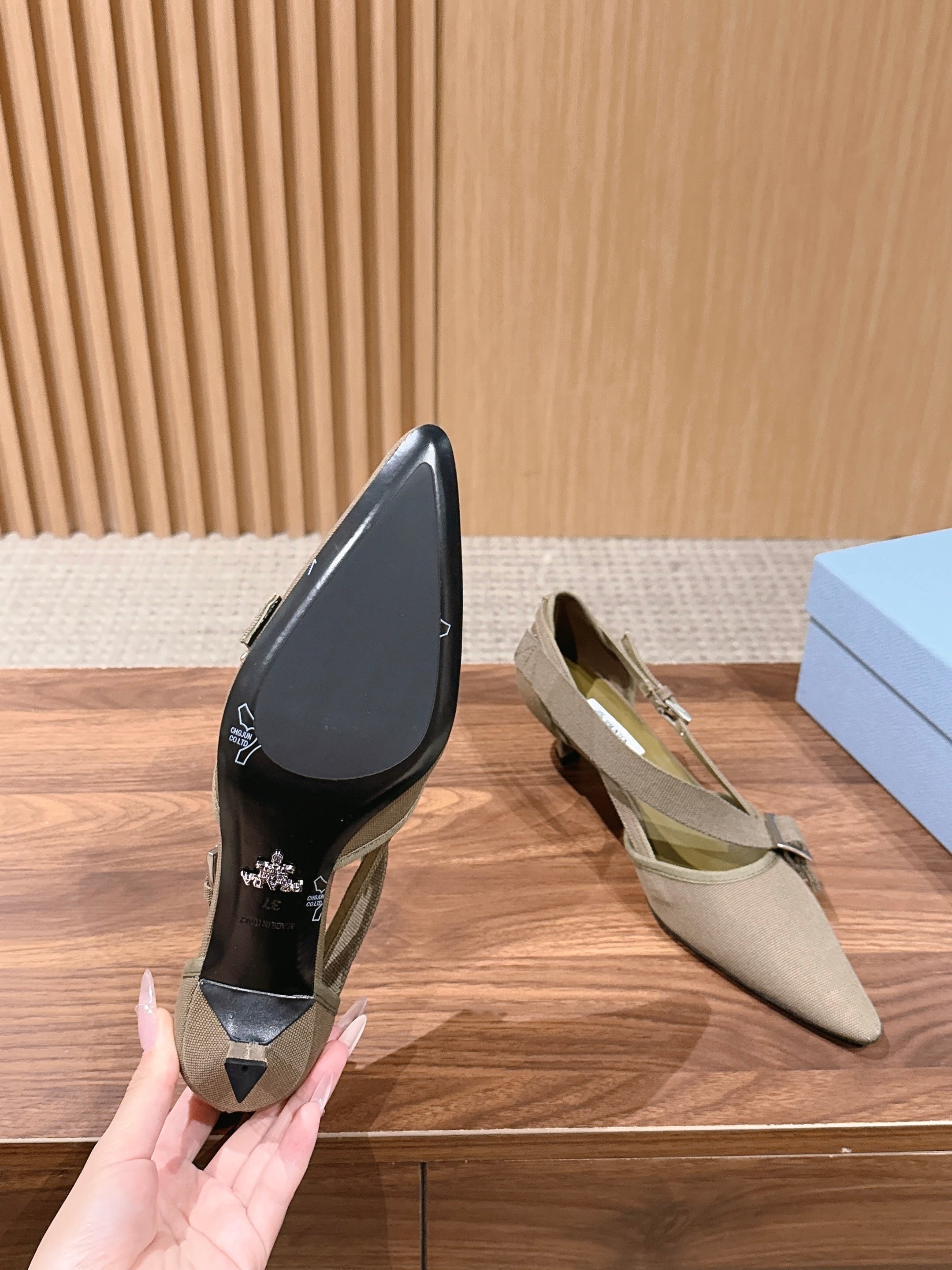 PRADA 26S SLINGBACK KITTEN HEELS 45MM IN LIGHT BROWN FABRIC STRAP BUCKLE