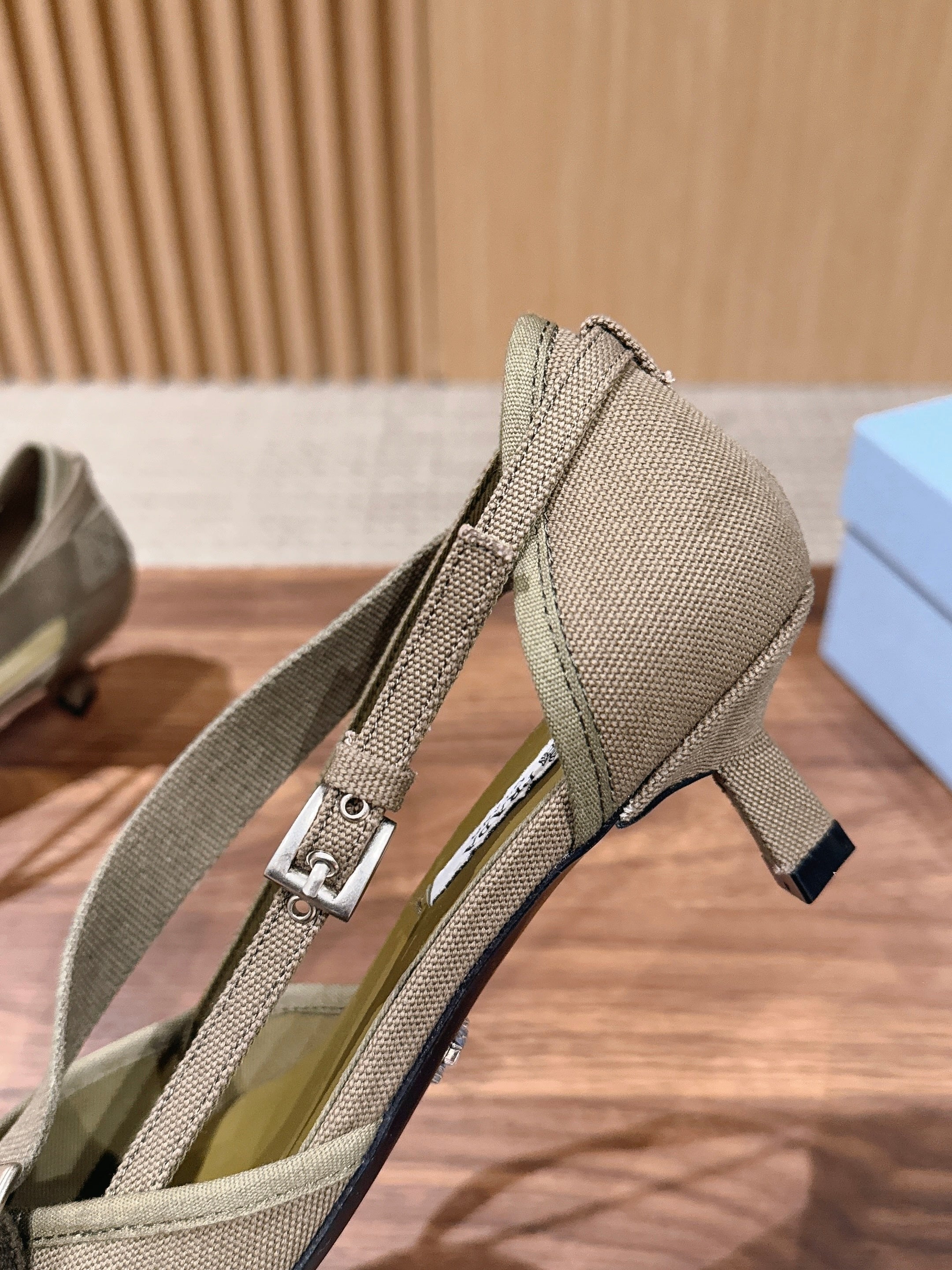 PRADA 26S SLINGBACK KITTEN HEELS 45MM IN LIGHT BROWN FABRIC STRAP BUCKLE