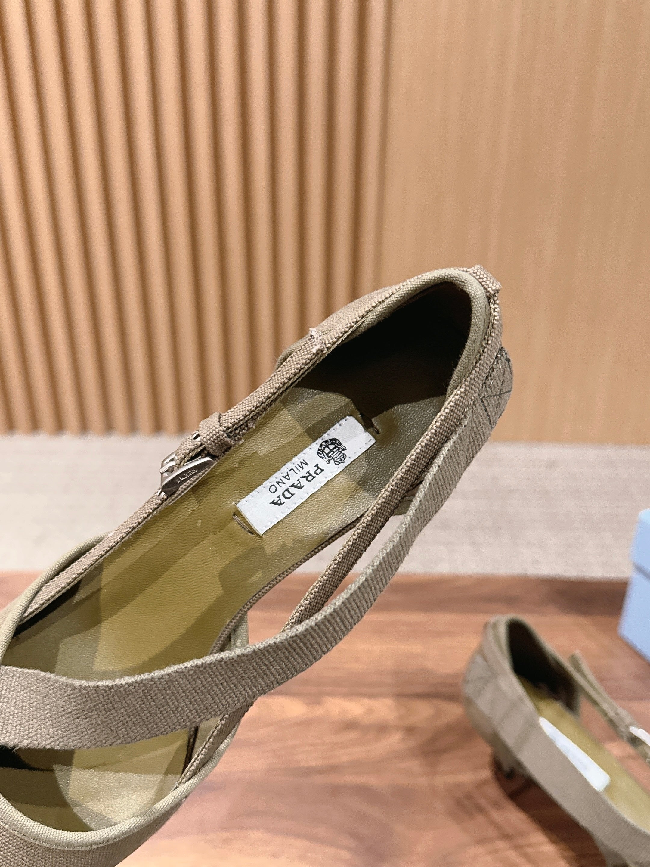 PRADA 26S SLINGBACK KITTEN HEELS 45MM IN LIGHT BROWN FABRIC STRAP BUCKLE