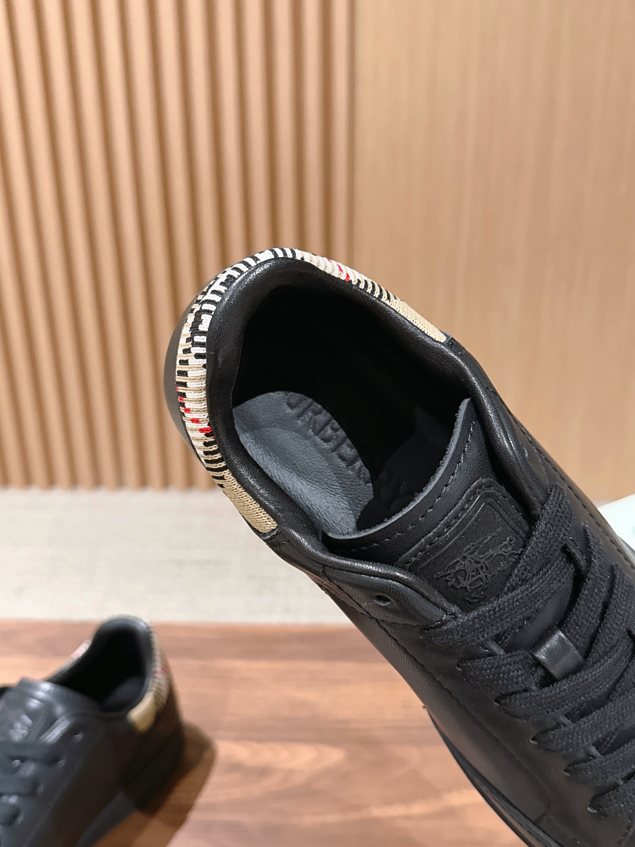 BURBERRY 26S SNEAKERS IN BLACK SOFT CALFSKIN