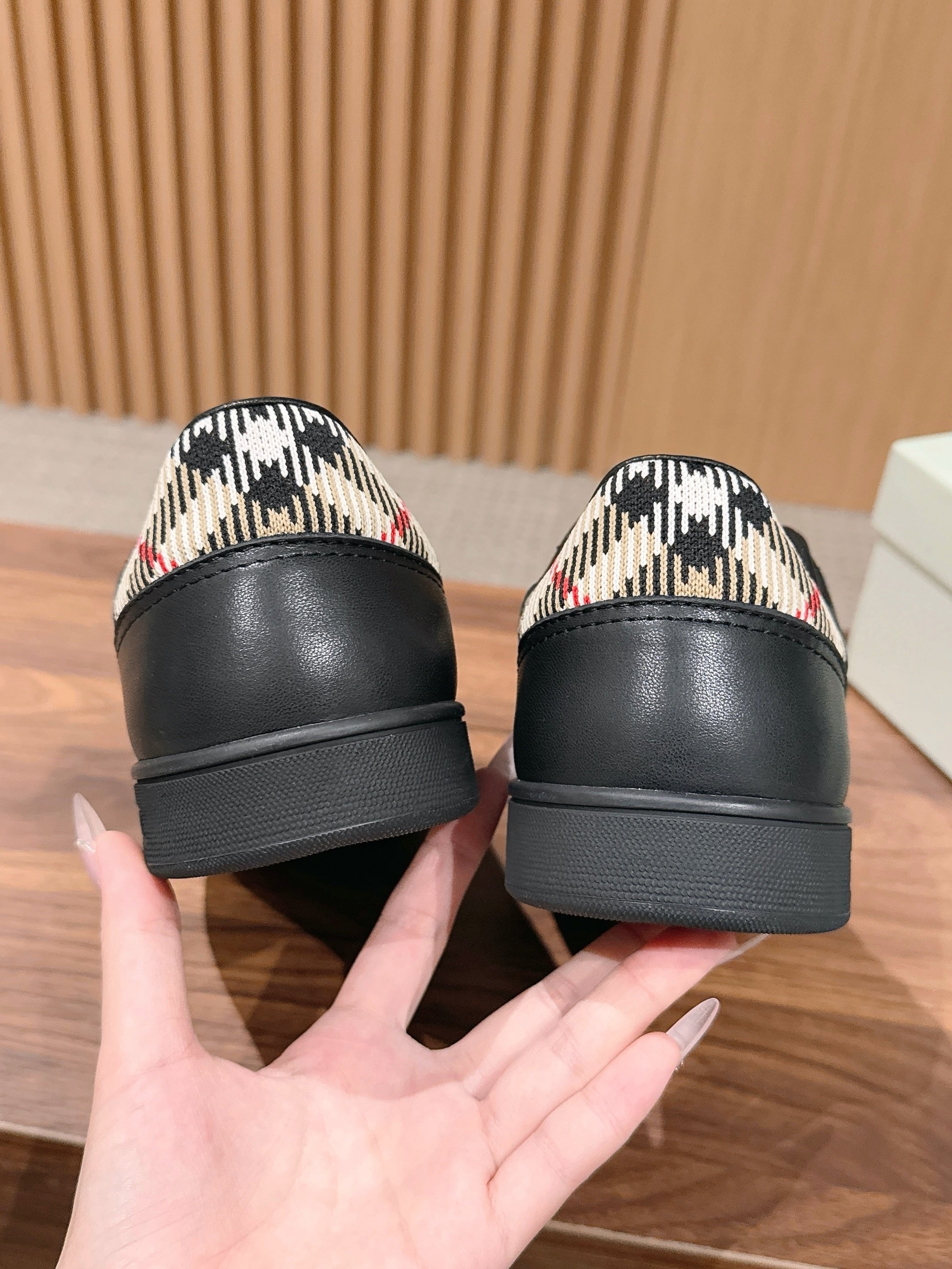 BURBERRY 26S SNEAKERS IN BLACK SOFT CALFSKIN
