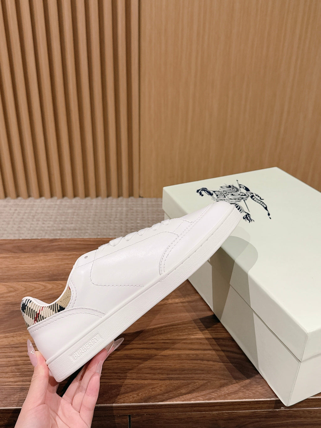 BURBERRY 26S SNEAKERS IN WHITE SOFT CALFSKIN