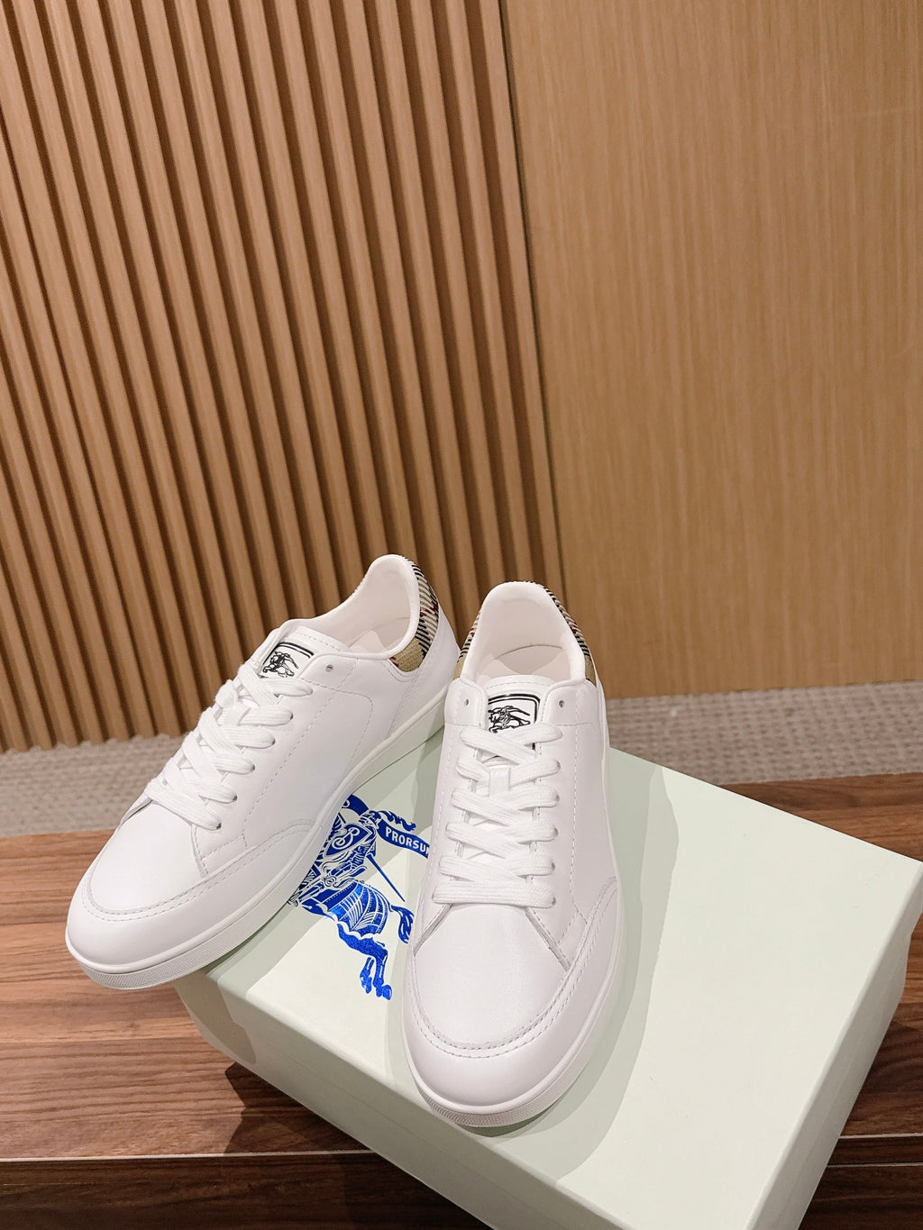 BURBERRY 26S SNEAKERS IN WHITE SOFT CALFSKIN