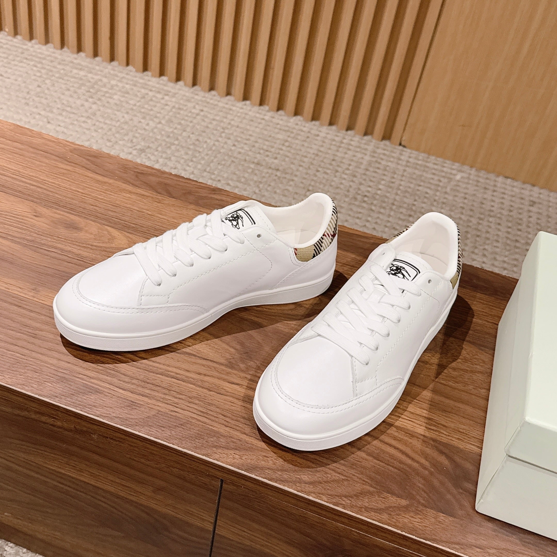 BURBERRY 26S SNEAKERS IN WHITE SOFT CALFSKIN