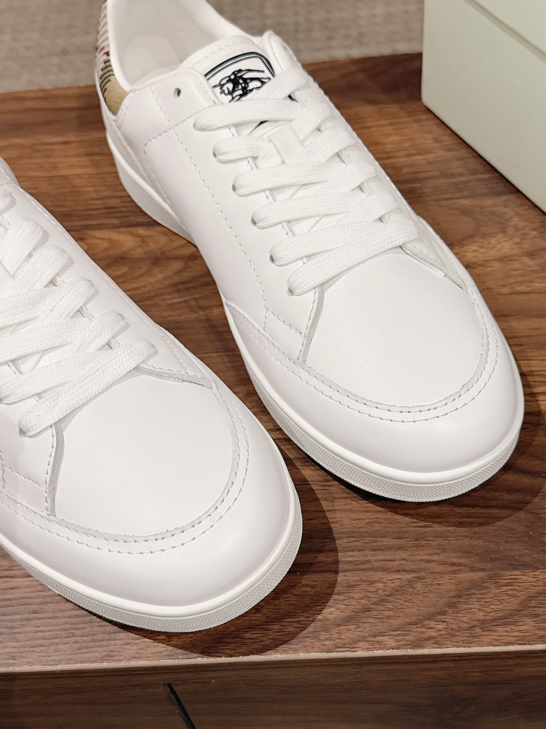 BURBERRY 26S SNEAKERS IN WHITE SOFT CALFSKIN
