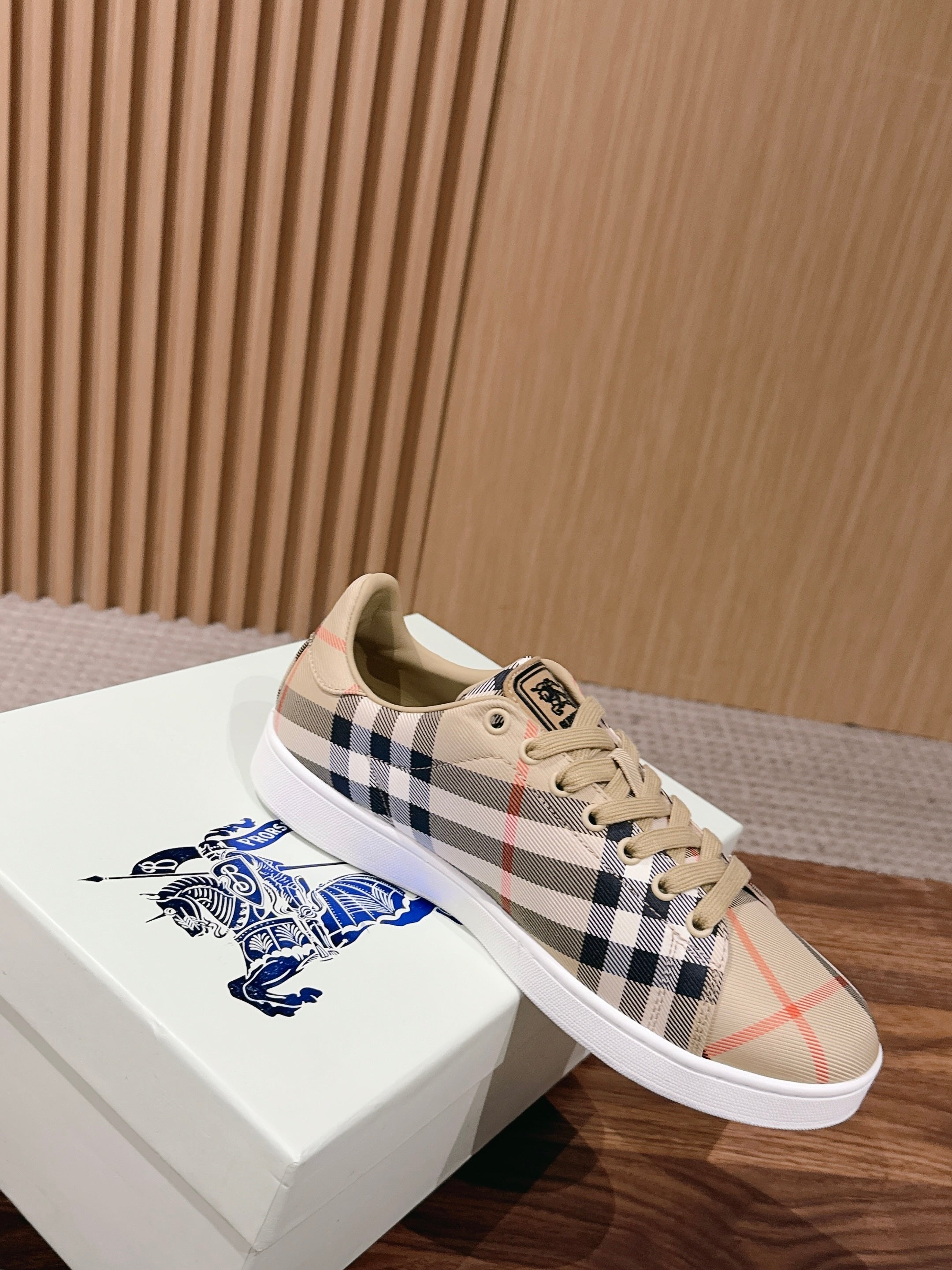 BURBERRY 26S SNEAKERS IN LIGHT BEIGE CANVAS PLAID