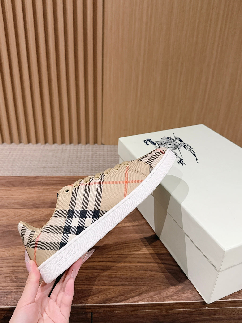 BURBERRY 26S SNEAKERS IN LIGHT BEIGE CANVAS PLAID