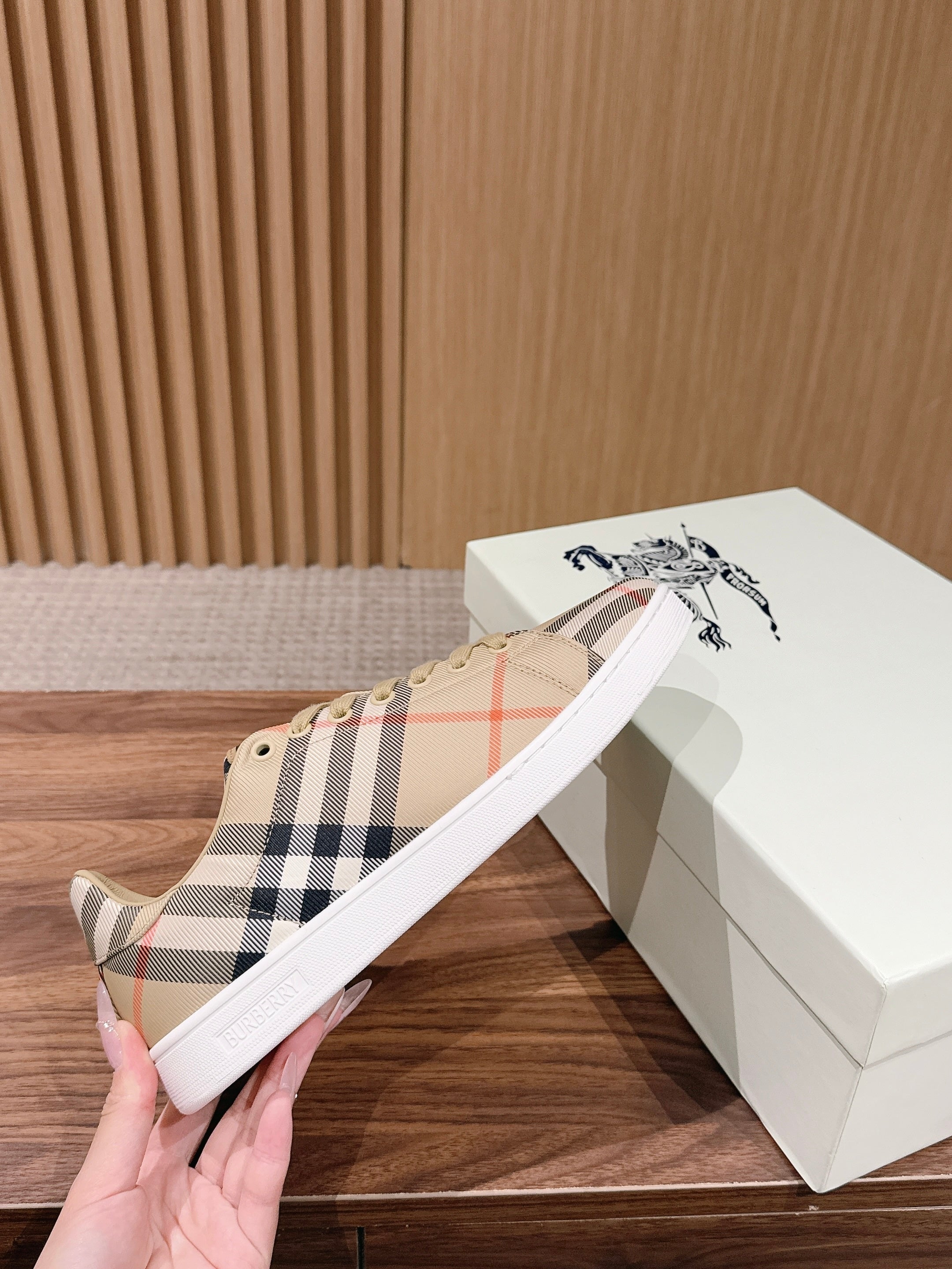 BURBERRY 26S SNEAKERS IN LIGHT BEIGE CANVAS PLAID