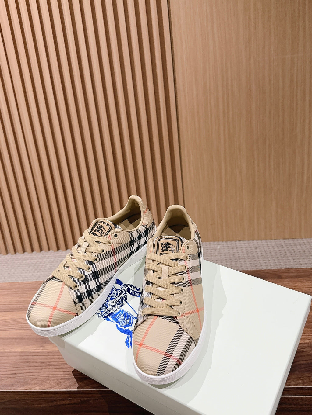 BURBERRY 26S SNEAKERS IN LIGHT BEIGE CANVAS PLAID