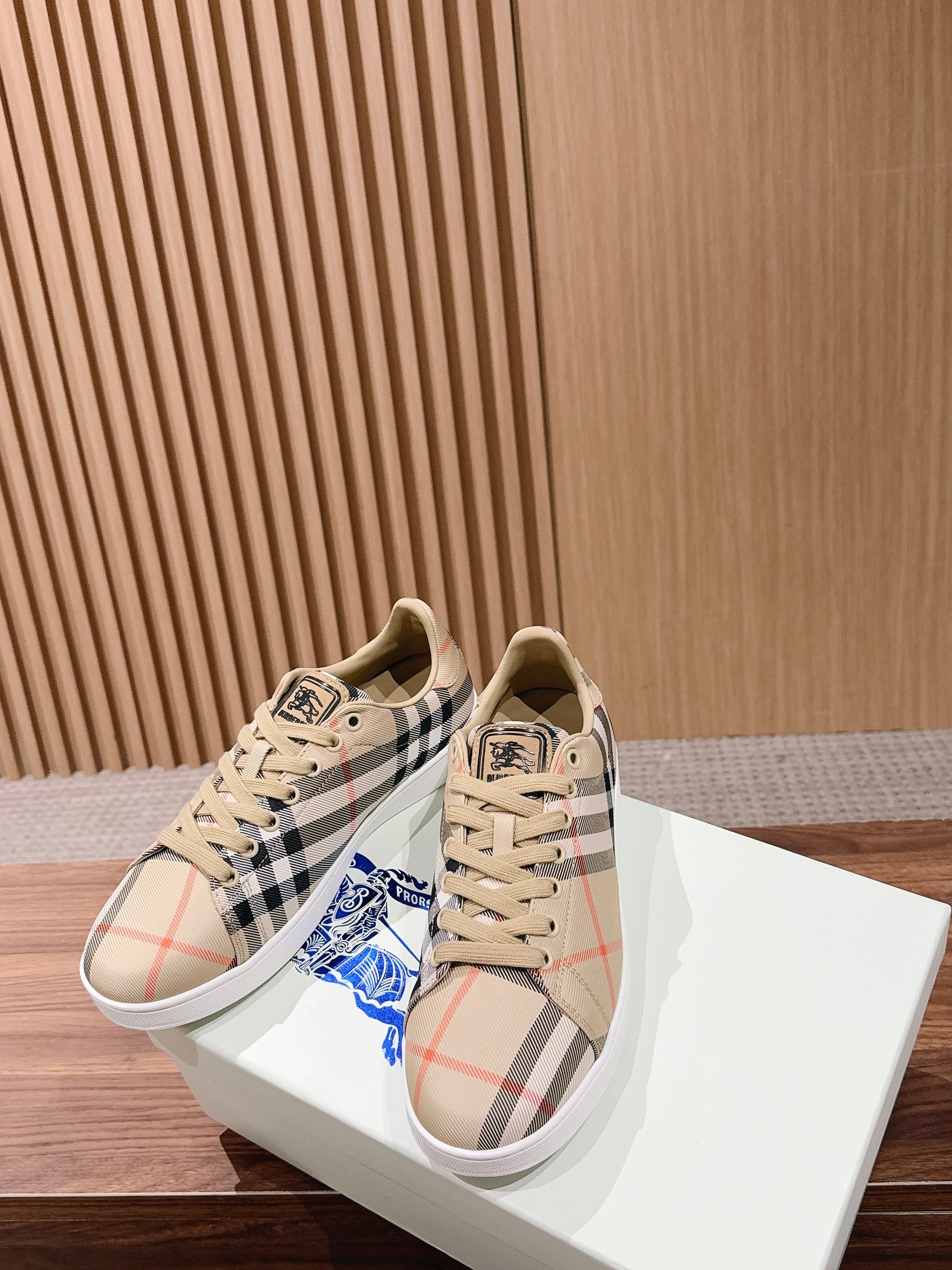BURBERRY 26S SNEAKERS IN LIGHT BEIGE CANVAS PLAID