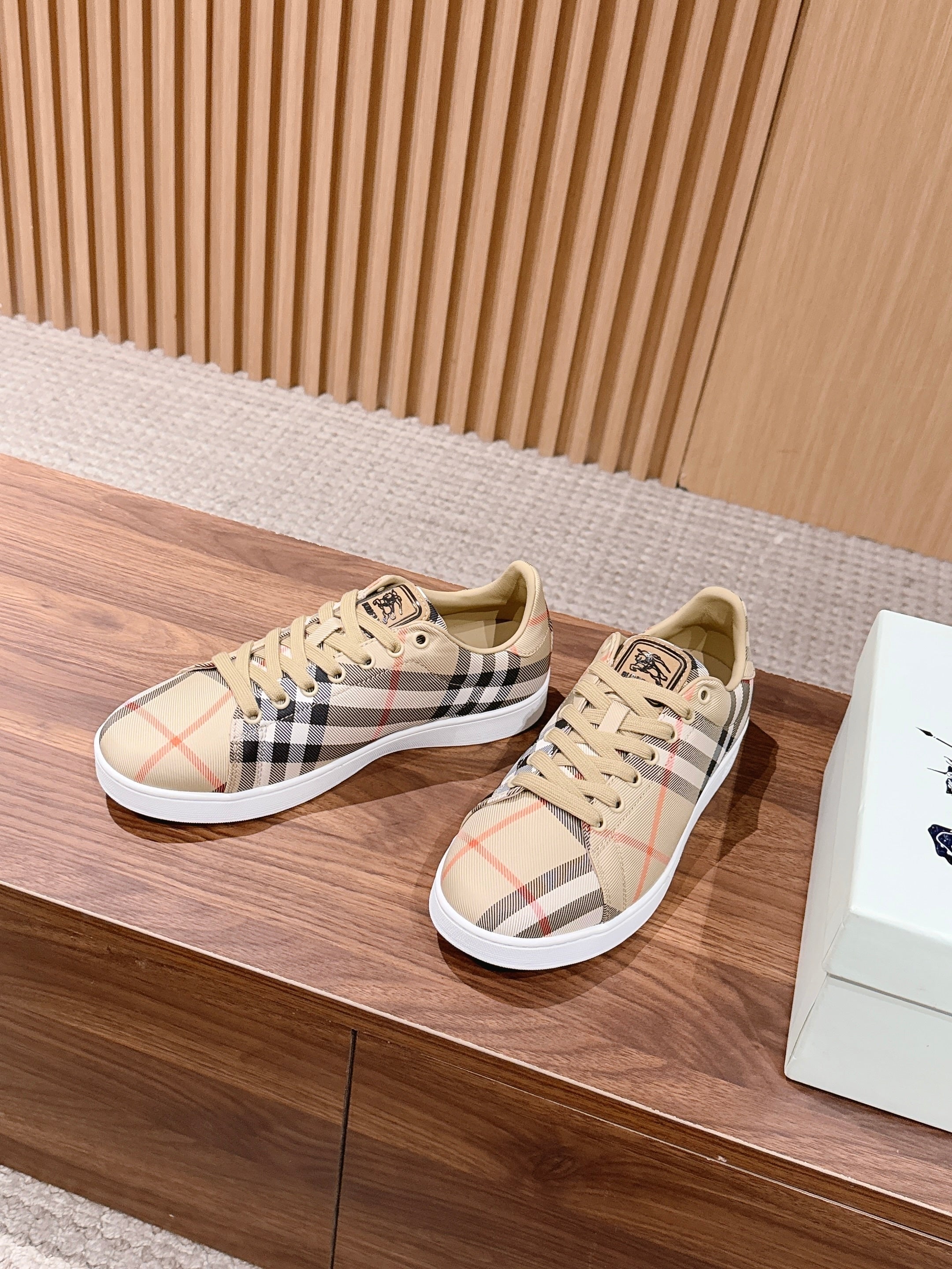 BURBERRY 26S SNEAKERS IN LIGHT BEIGE CANVAS PLAID