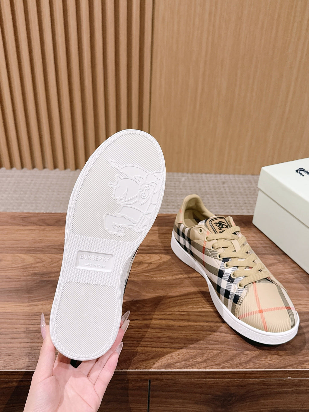 BURBERRY 26S SNEAKERS IN LIGHT BEIGE CANVAS PLAID