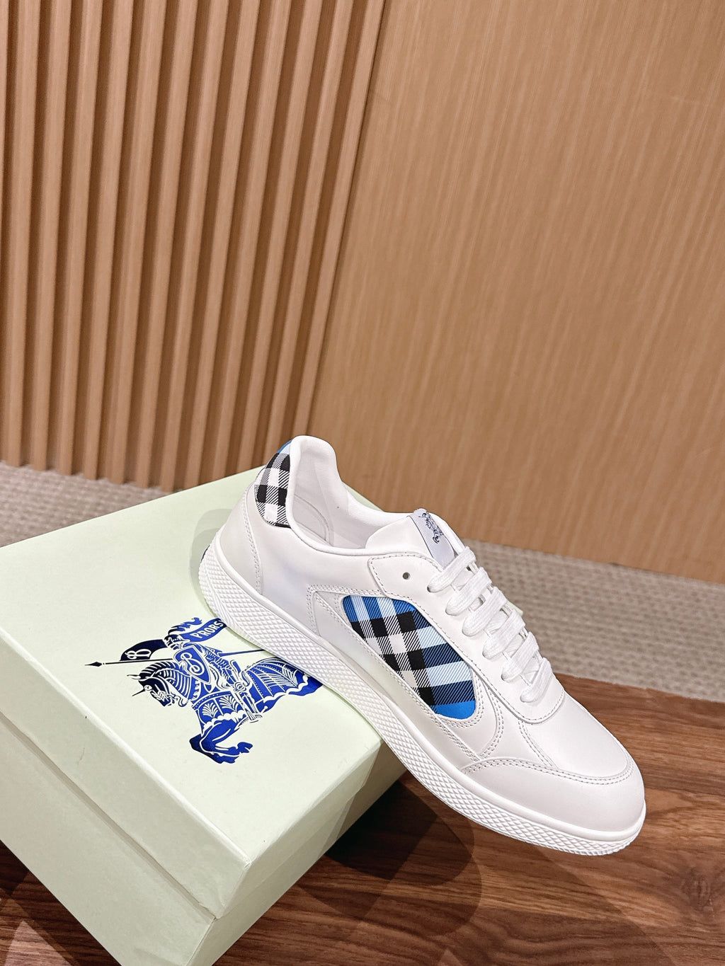 BURBERRY 26S SNEAKERS IN WHITE  SOFT CALFSKIN AND FABRIC