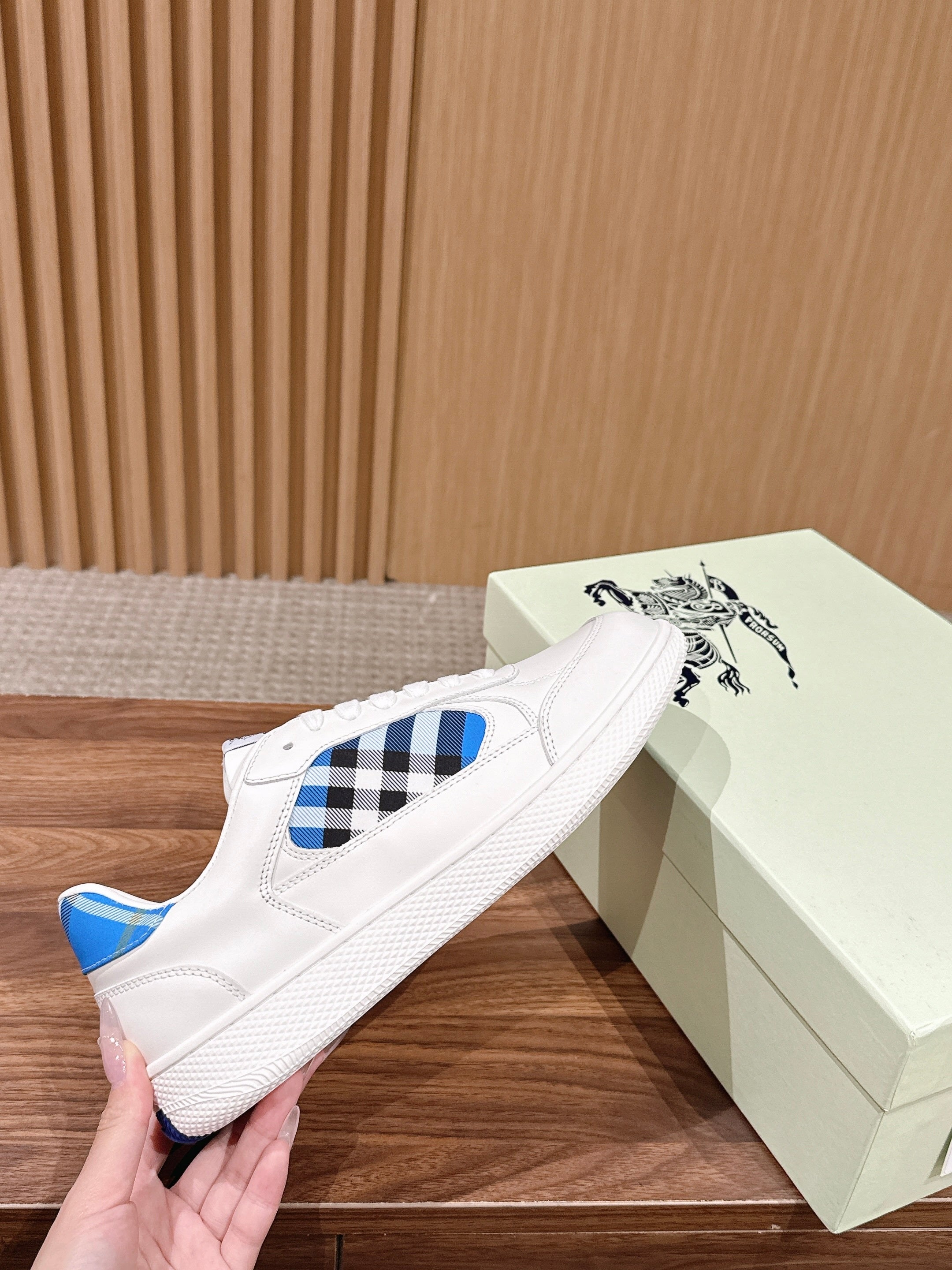 BURBERRY 26S SNEAKERS IN WHITE  SOFT CALFSKIN AND FABRIC
