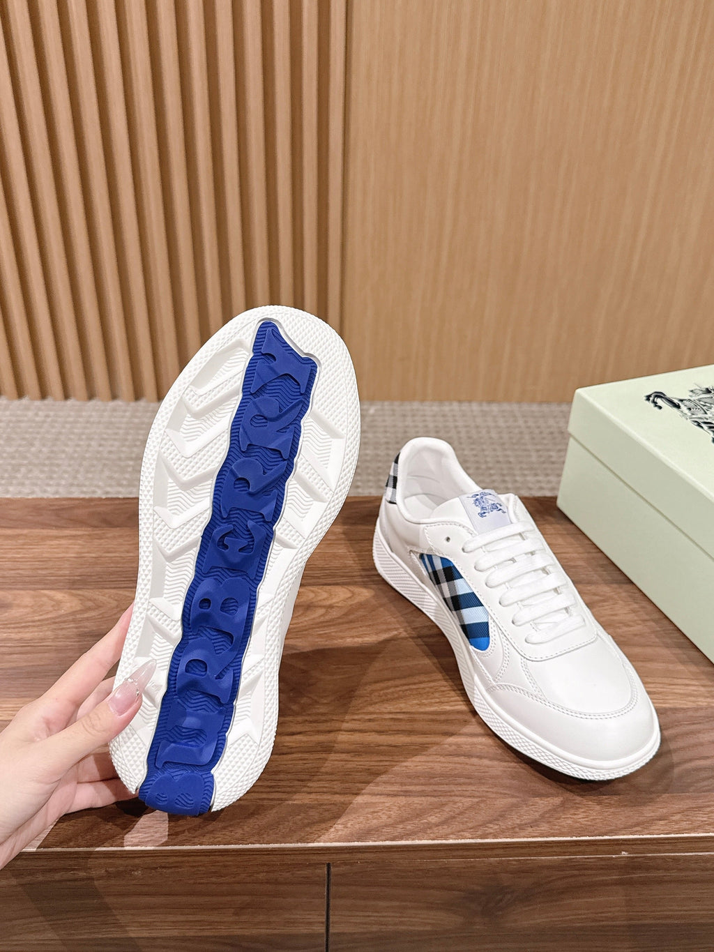 BURBERRY 26S SNEAKERS IN WHITE  SOFT CALFSKIN AND FABRIC