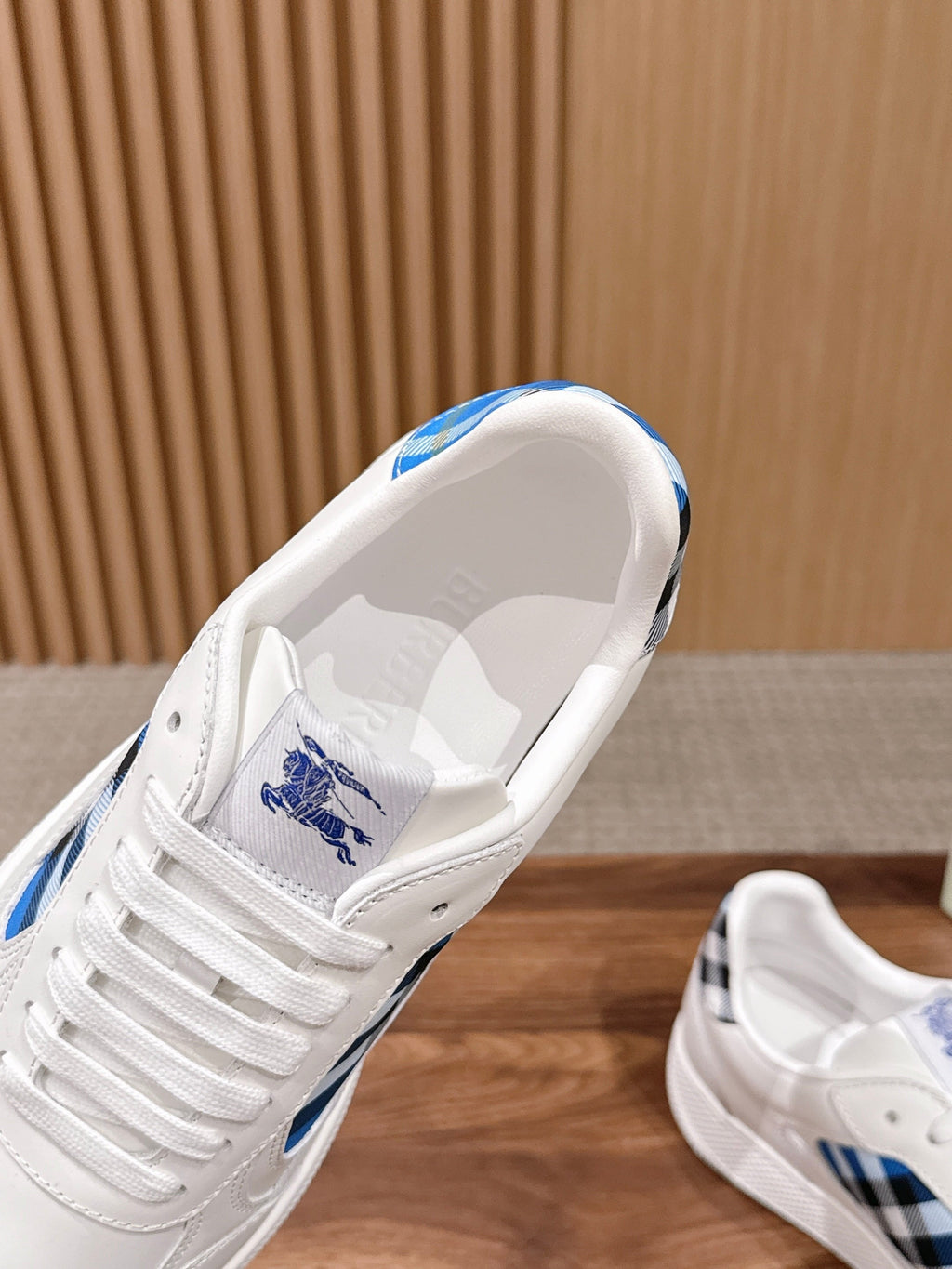 BURBERRY 26S SNEAKERS IN WHITE  SOFT CALFSKIN AND FABRIC